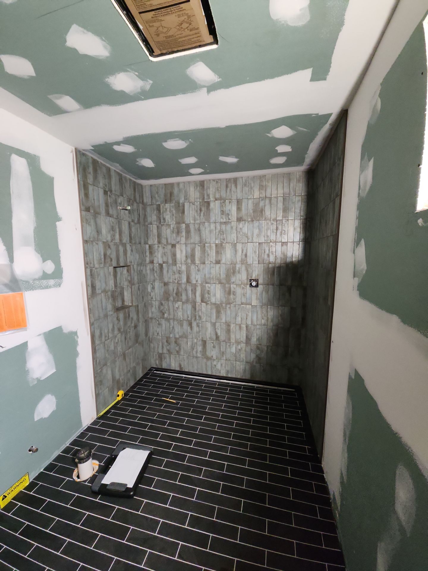 Frameless Spray Panel by Cheshire Glass Company