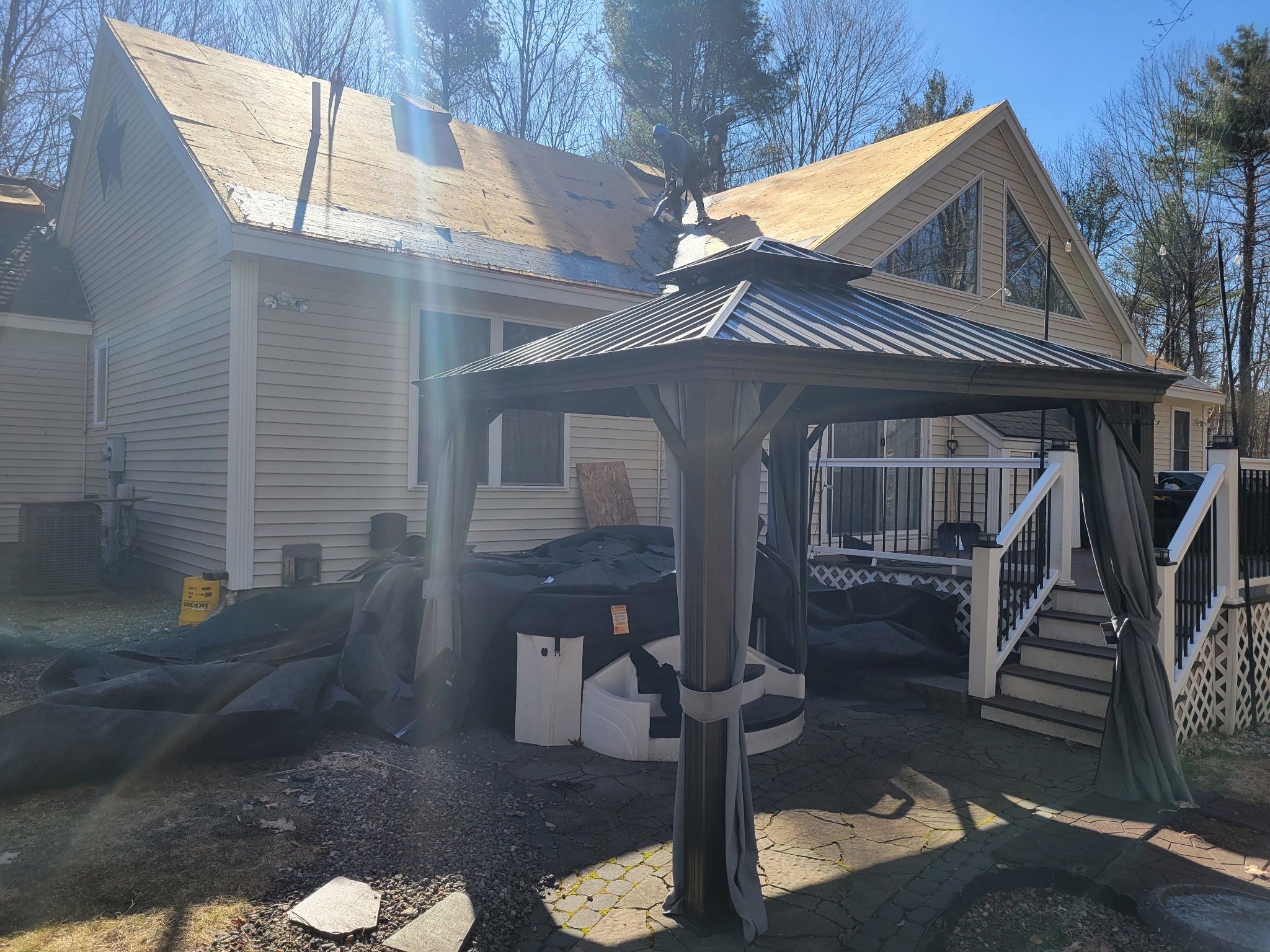 Vinyl Siding and Asphalt Roofing Replacement in Deerfield by Tall pine roofing