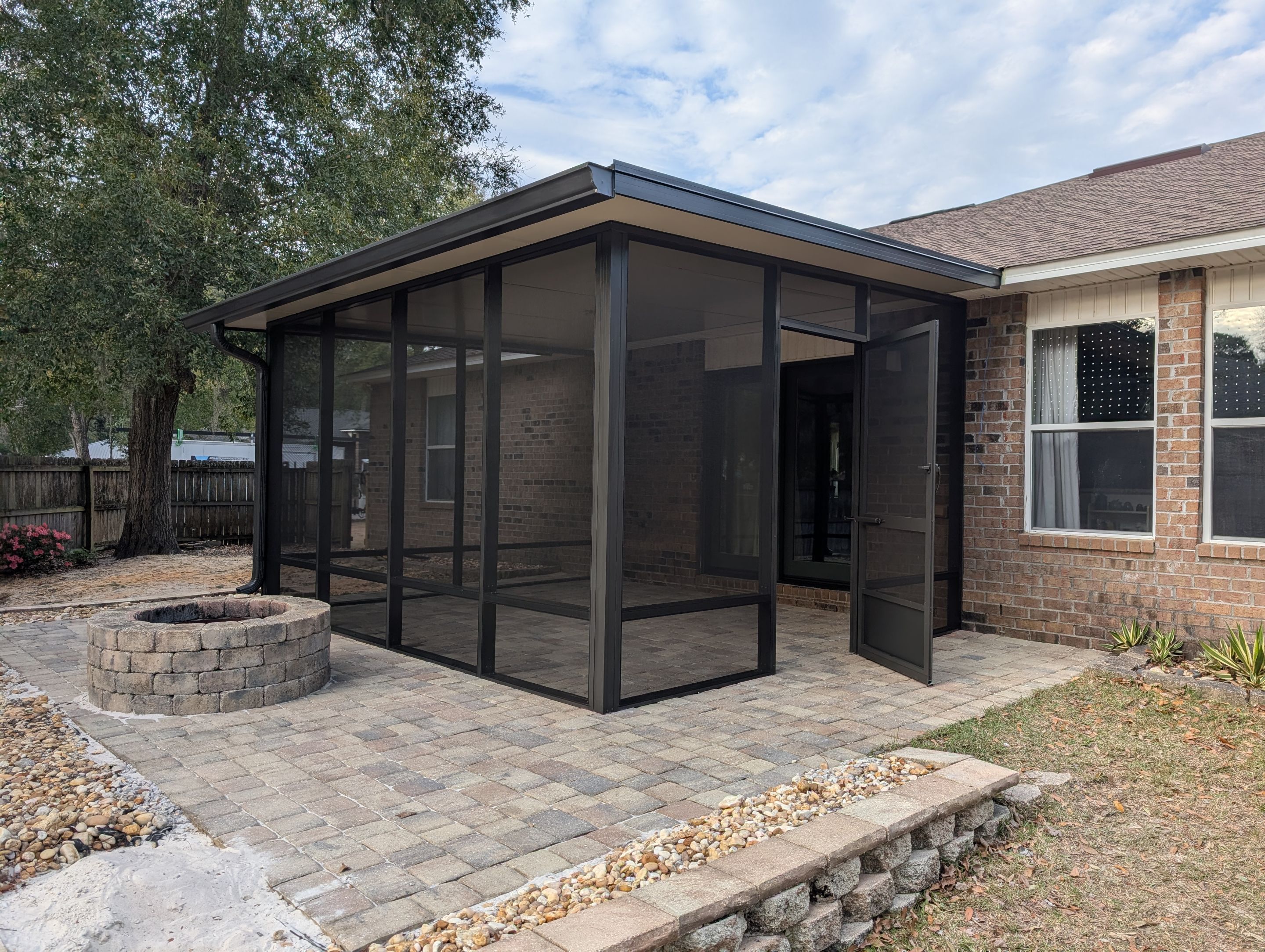 Screen Room using Colorbeam in Freeport by Titan Sunrooms