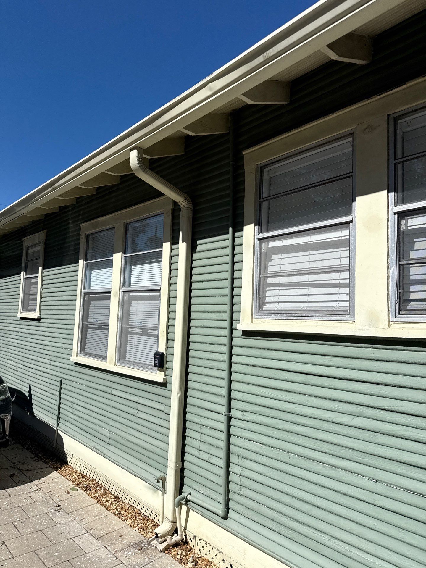 White 6-inch K-style Gutters and Down Spouts using Seamless Gutters White Down Spouts in Tampa FL by Gutter Professors