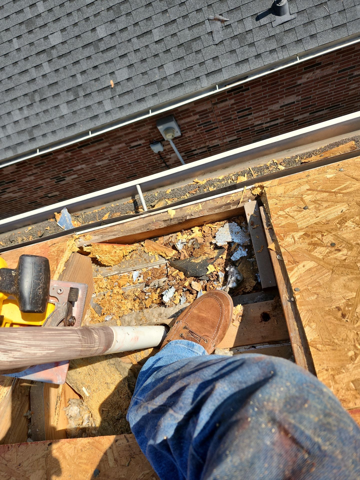Residential Roofing Installation using Owen's Corning Duration (Lifetime) Shingles by Roof Repair Company