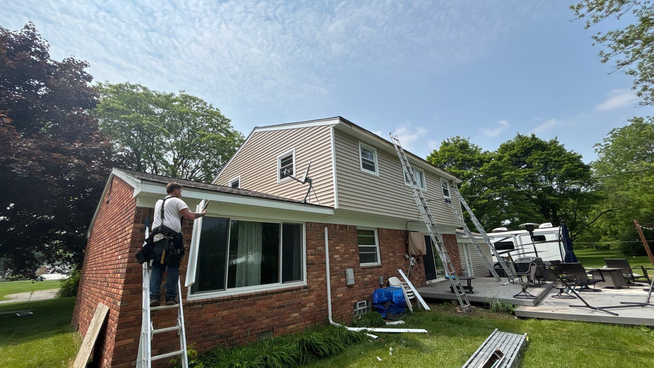 Siding Replacement using Alside Charter Oak D4.5" Vintage Wicker by 180 Contractors