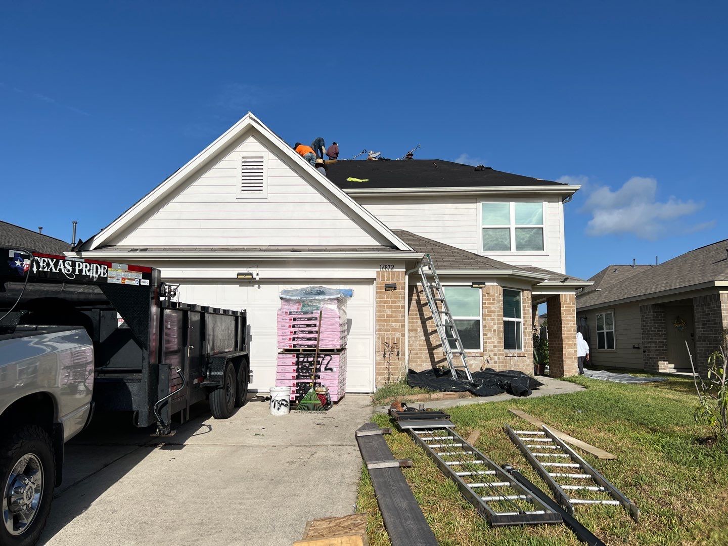 OC Duration Moire Back by HHH Roofing & Construction
