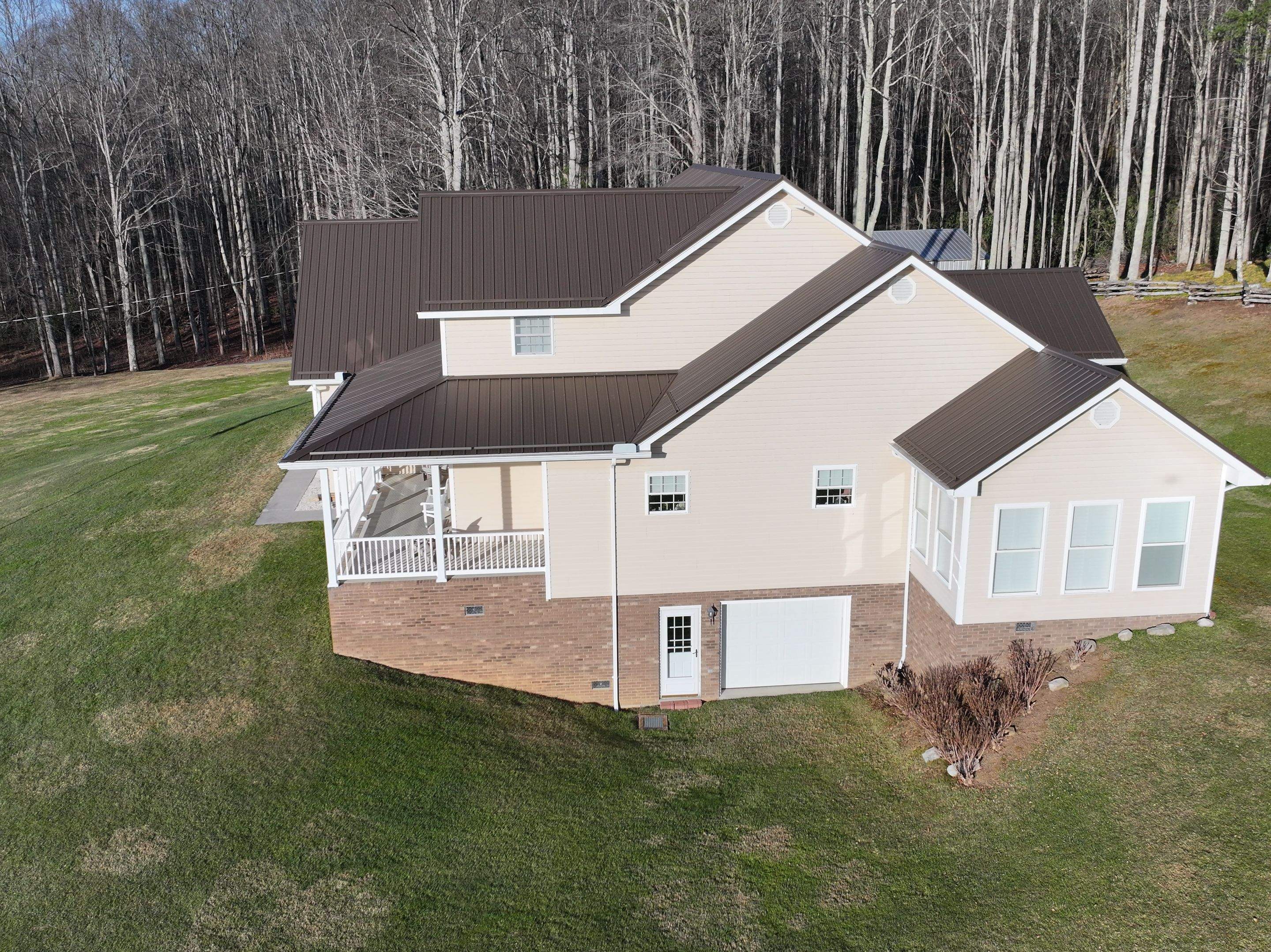 Sludder Residence  by Omnia Roofing