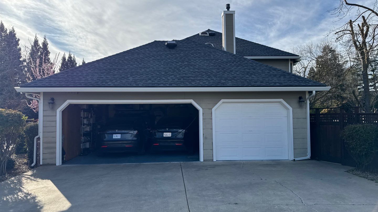 New shingles and gutters using GAF Timberline HDZ shingles and aluminum gutter by Straight Edge Roofing Inc