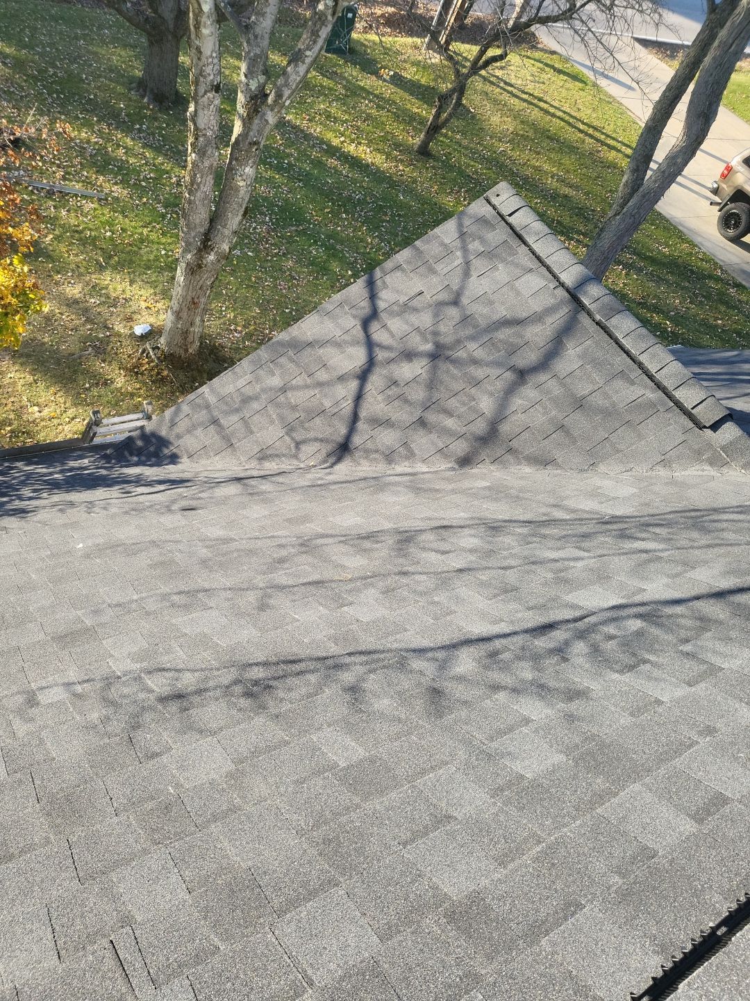 ATLAS PINNACLE COLOR: BLACK SHADOW DRIP EDGE: WHITE by Eagle Eye Roofing