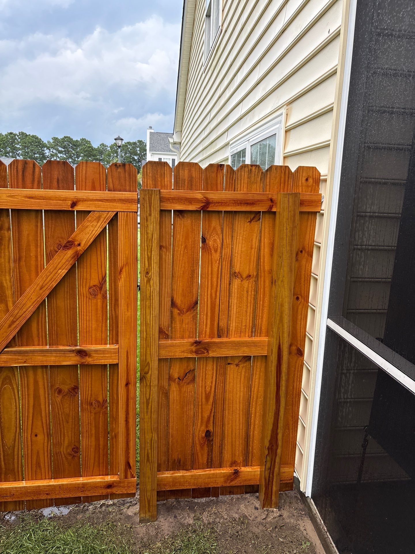 Wood Fence using Wood Sealant by DuraSeal