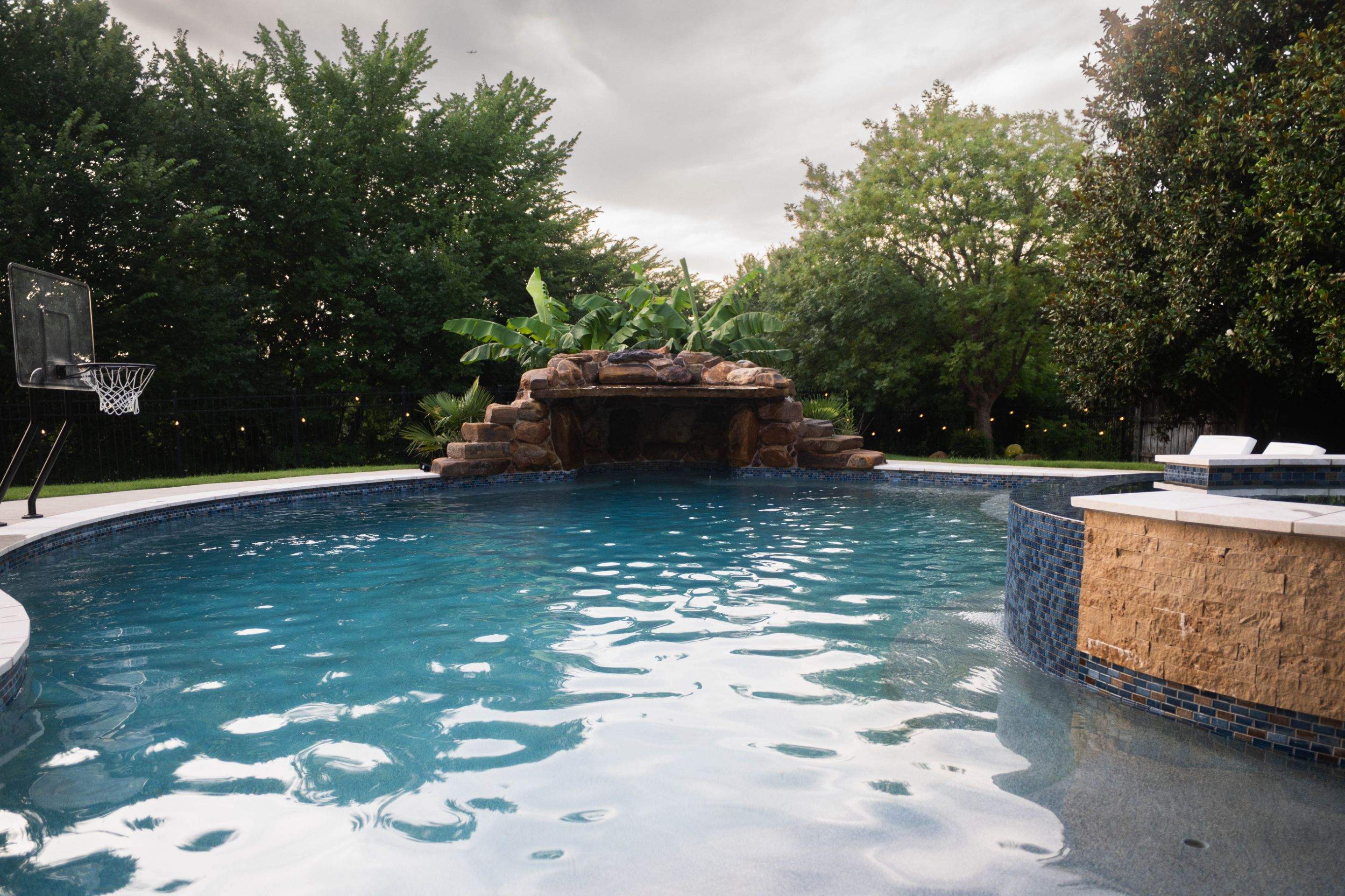 Large Freeform Resort-Style Pool by Pinnacle Pools and Spas - DFW