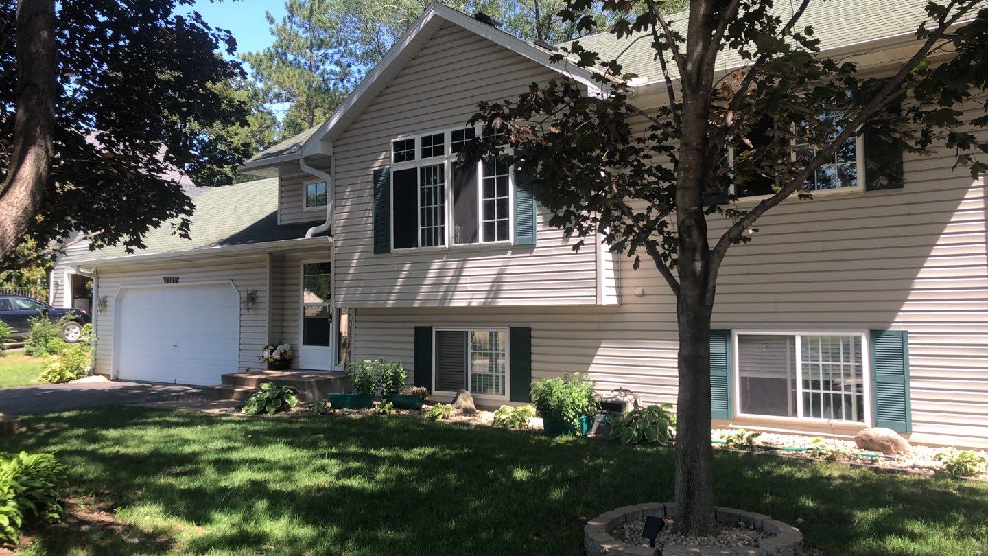 Wayzata, MN – New Seamless Gutter Installation by First Impressions Exteriors