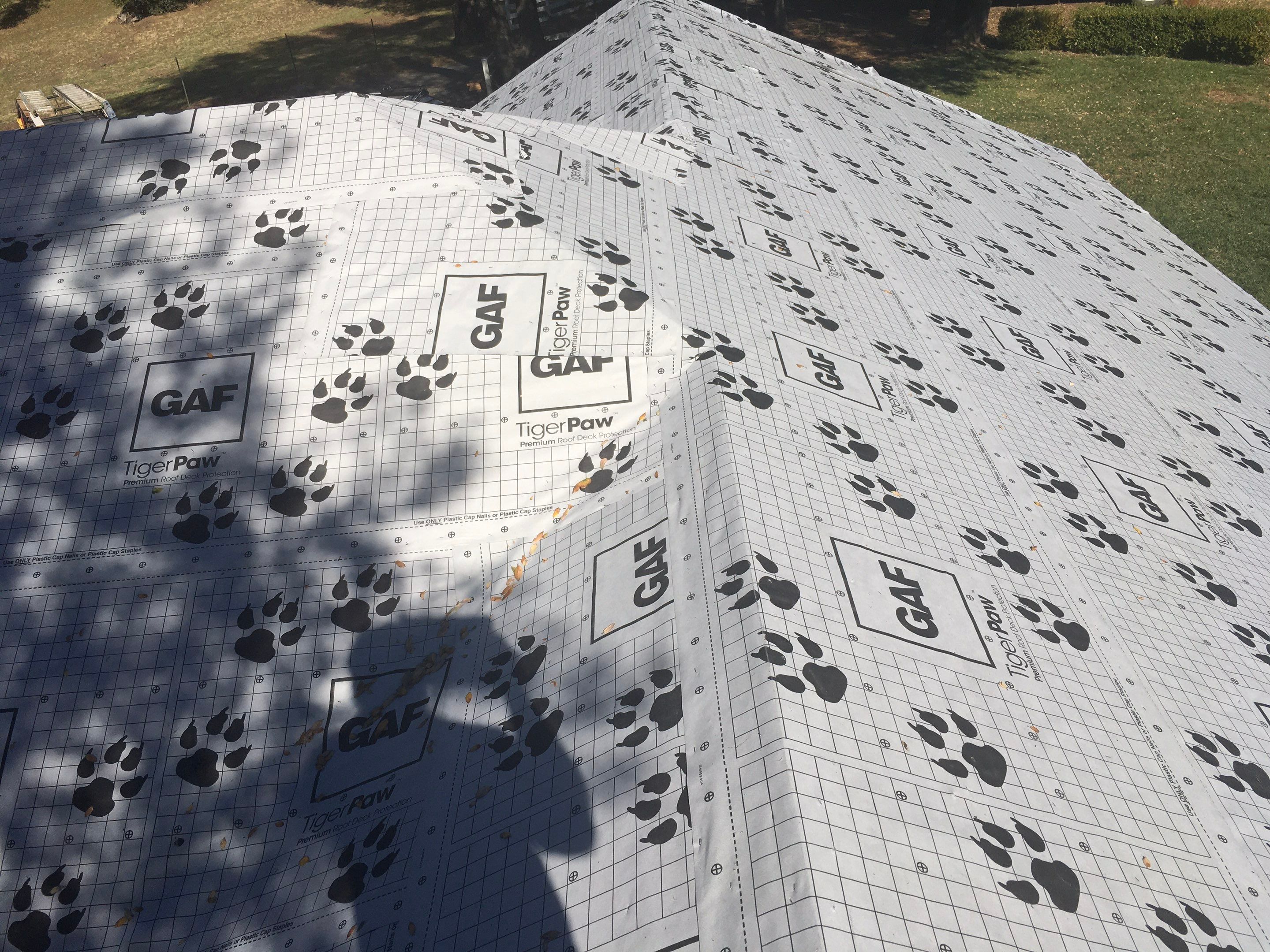 Metal roofing installation using Standing seam metal roofing system by Straight Edge Roofing Inc