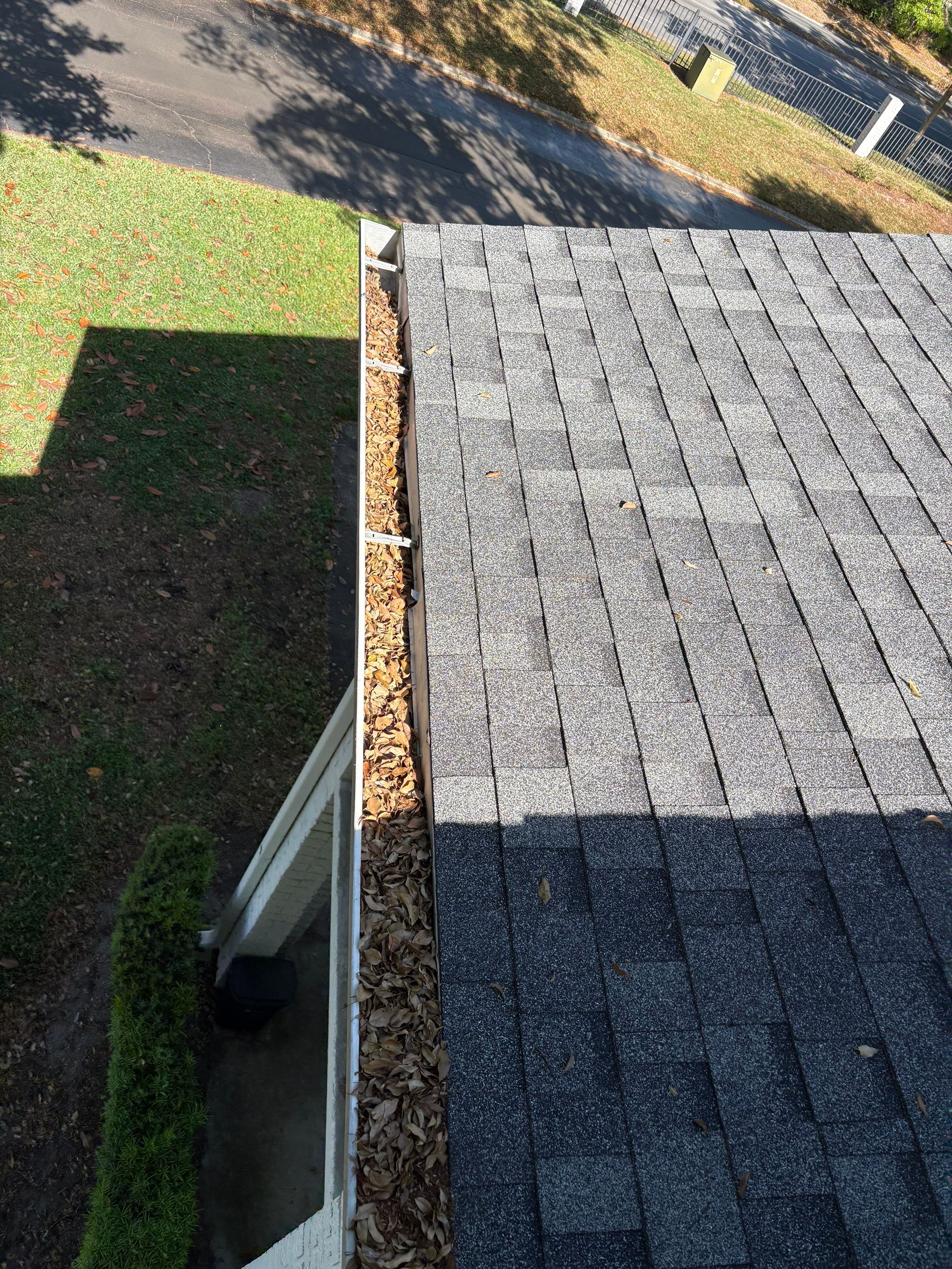 Gutter cleaning in Orlando before photo of roof gutters full of leaves and debris.