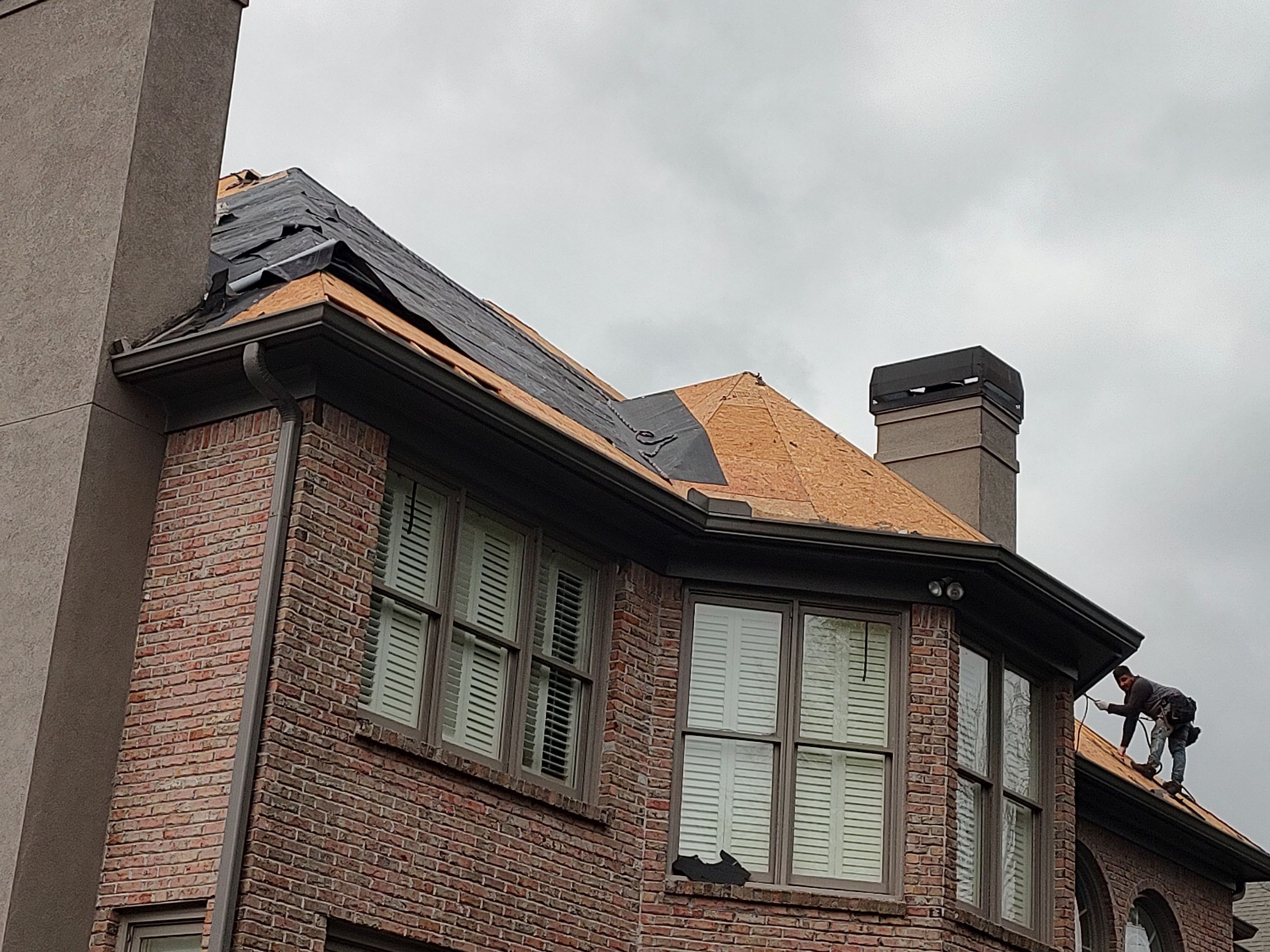 Top-Quality Williamsburg Gray Owens Corning Roof Installation in Roswell, Georgia by NBS Roofing by NBS Roofing, Inc.