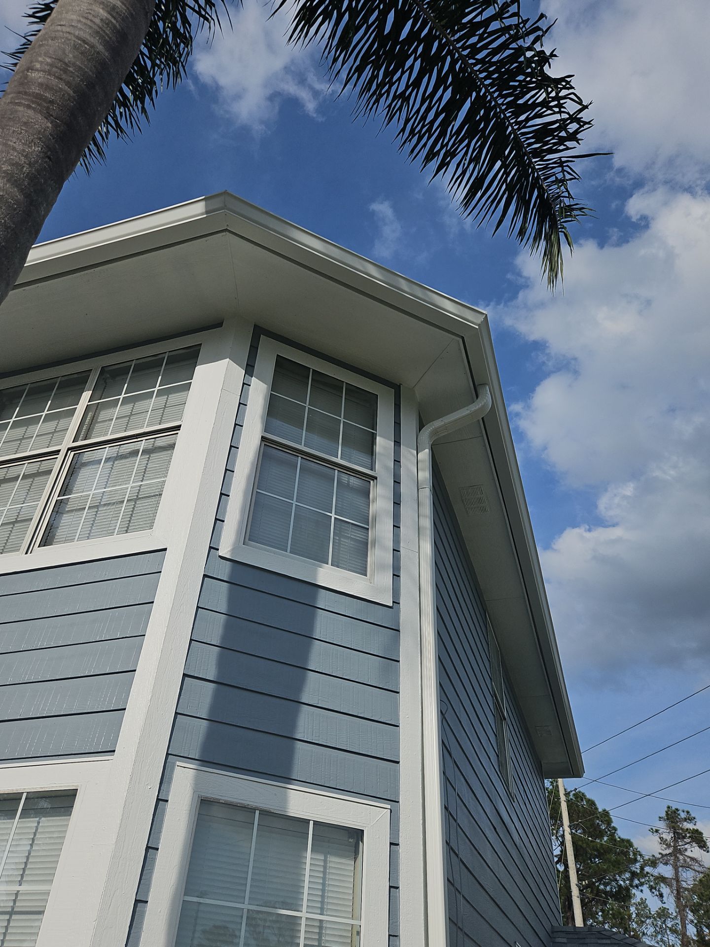 6 Inch Seamless Gutters using White Seamless Gutters in Largo FL by Gutter Professors