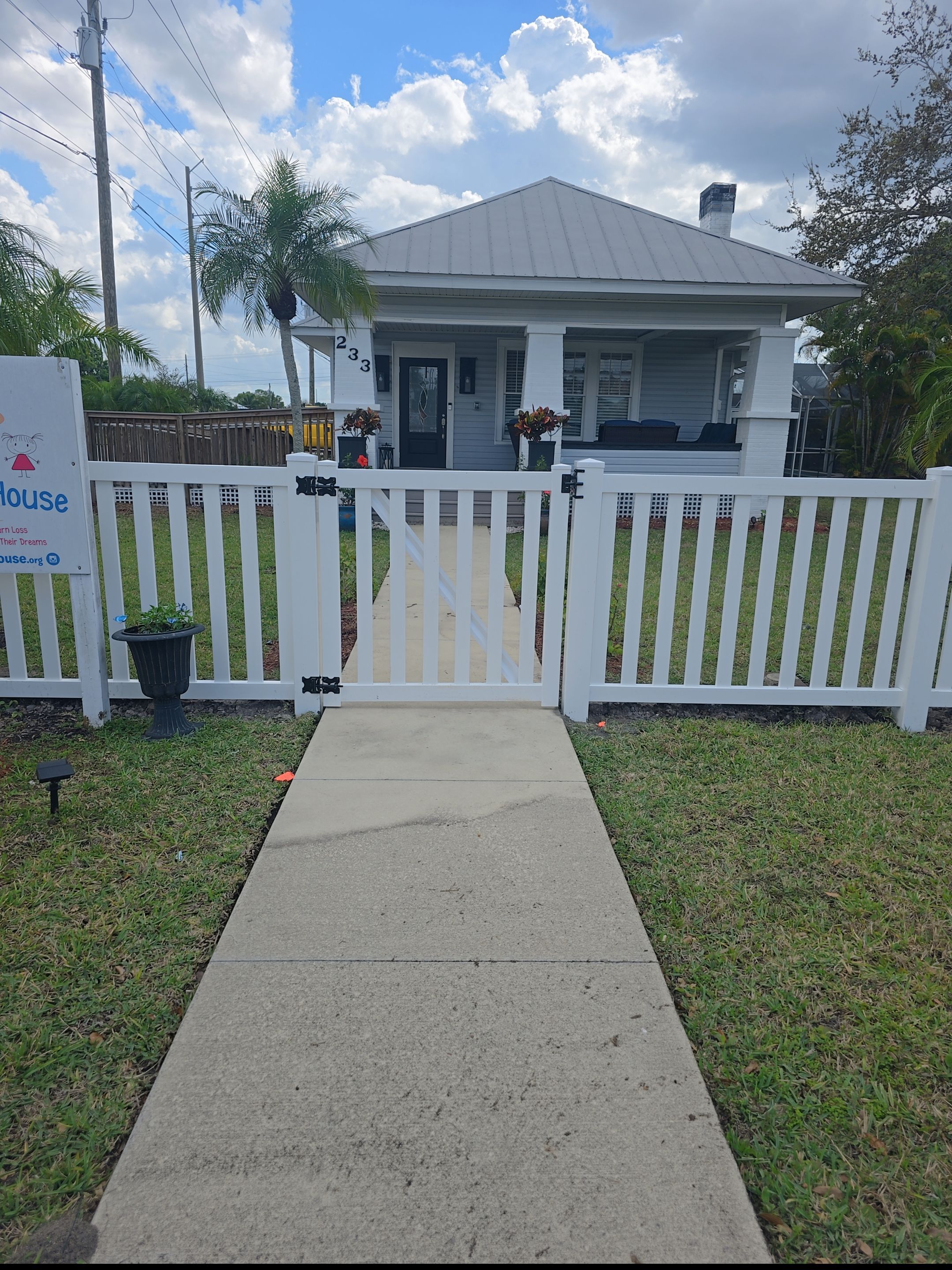 Vinyl Fence for Valerie's House by True Fence LLC