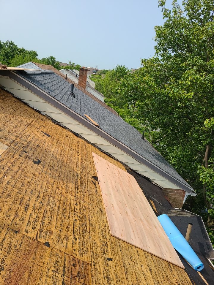 Alexandria - Certainteed Landmark Weathered Wood Shingles by RM Banning, Inc.