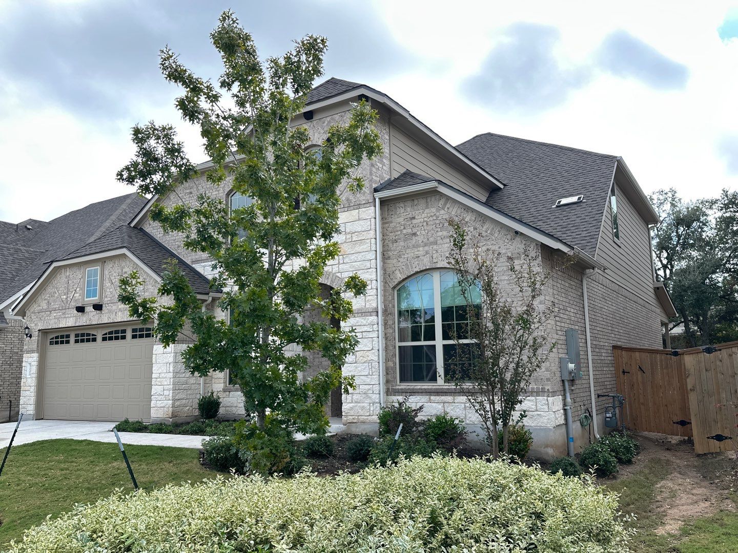 GAF HDZ - Weathered Wood by Elite Roofing LLC