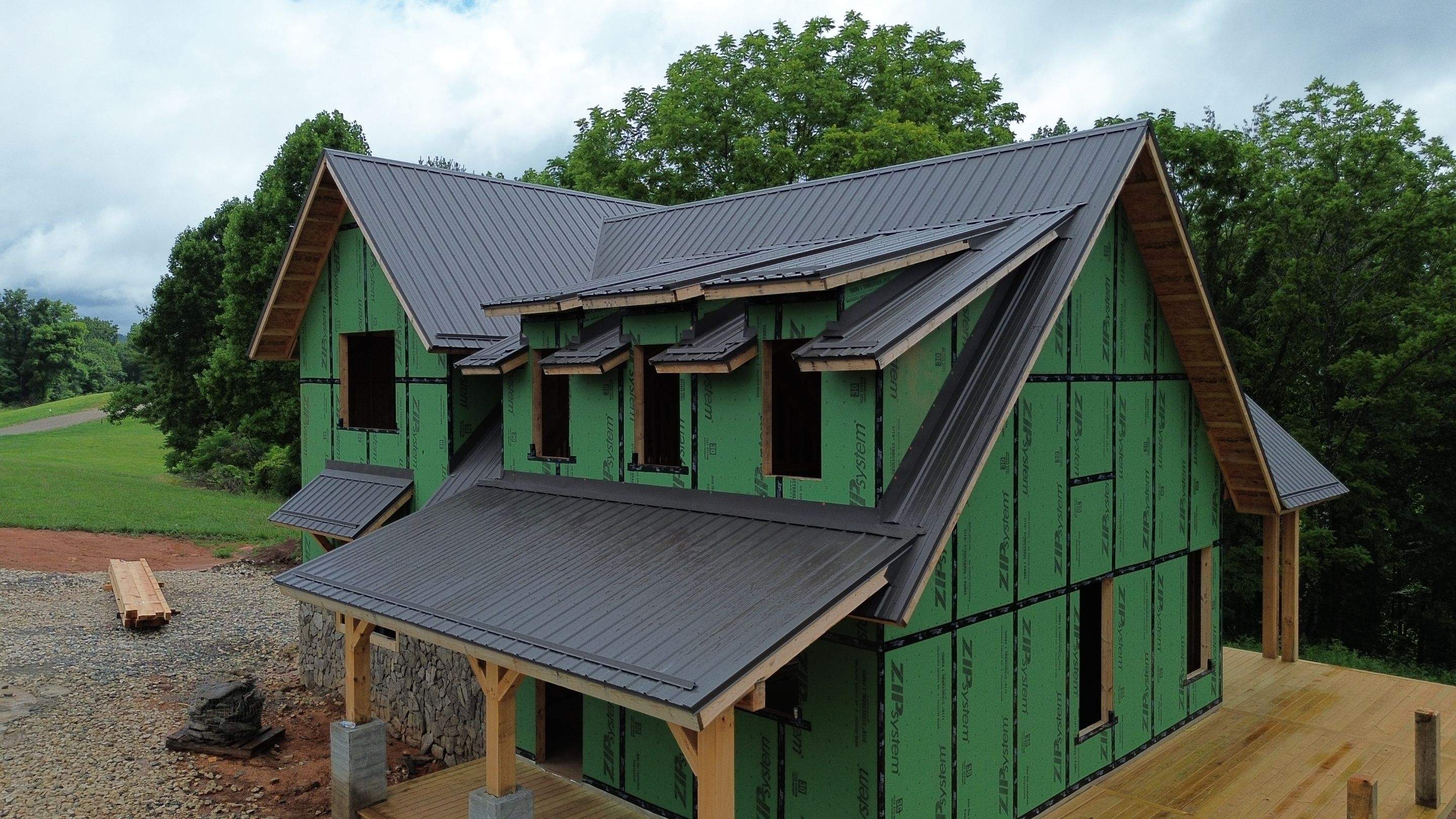 Wert Residence by Omnia Roofing