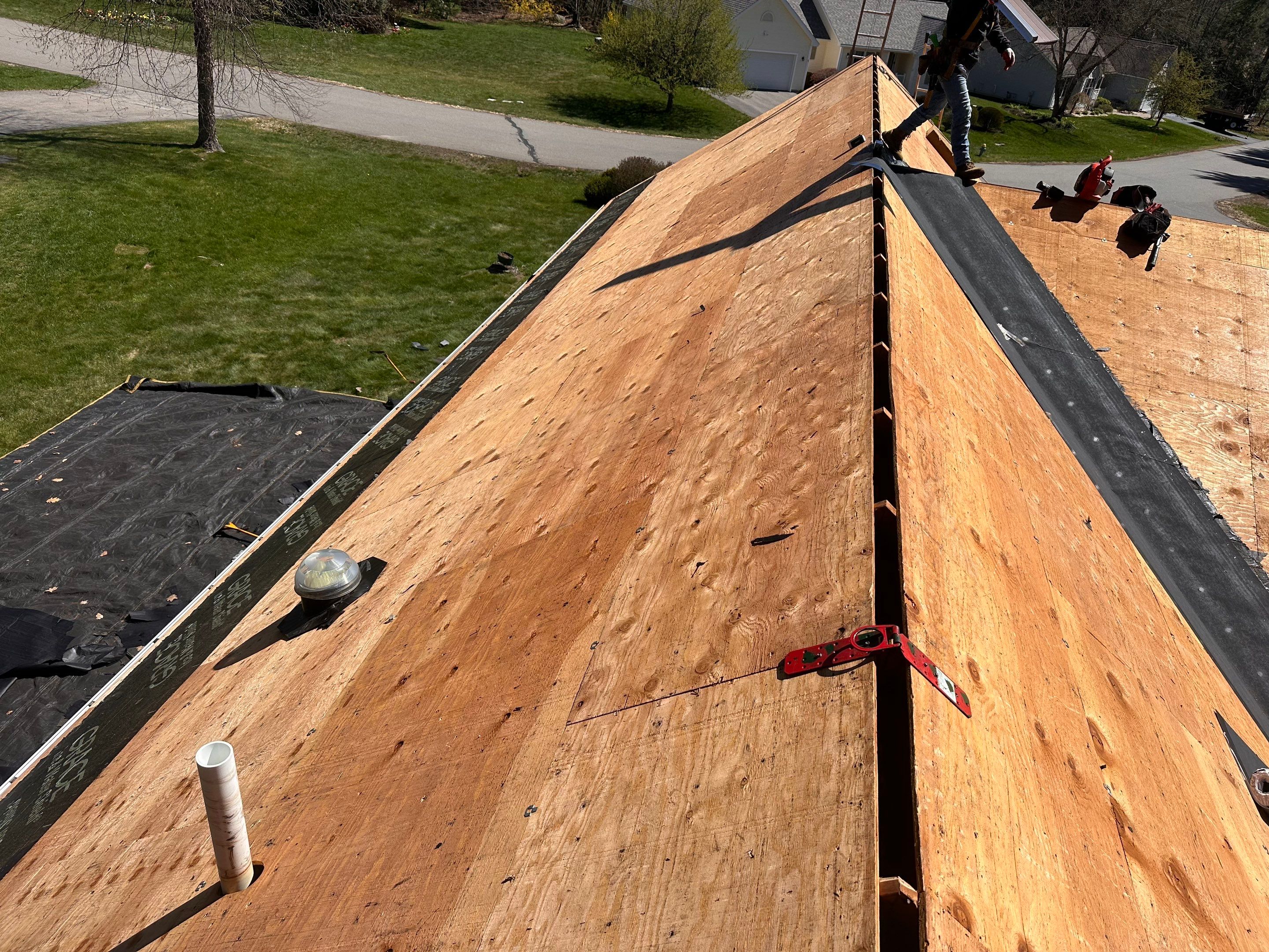 🏡 Bold Contrast, Big Upgrade – Keene, NH by Tall pine roofing