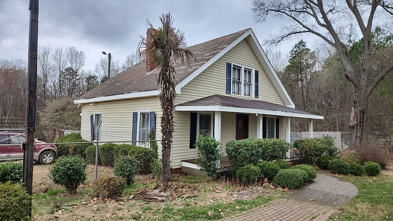 House Wash using cleaner by Power Wash Masters LLC