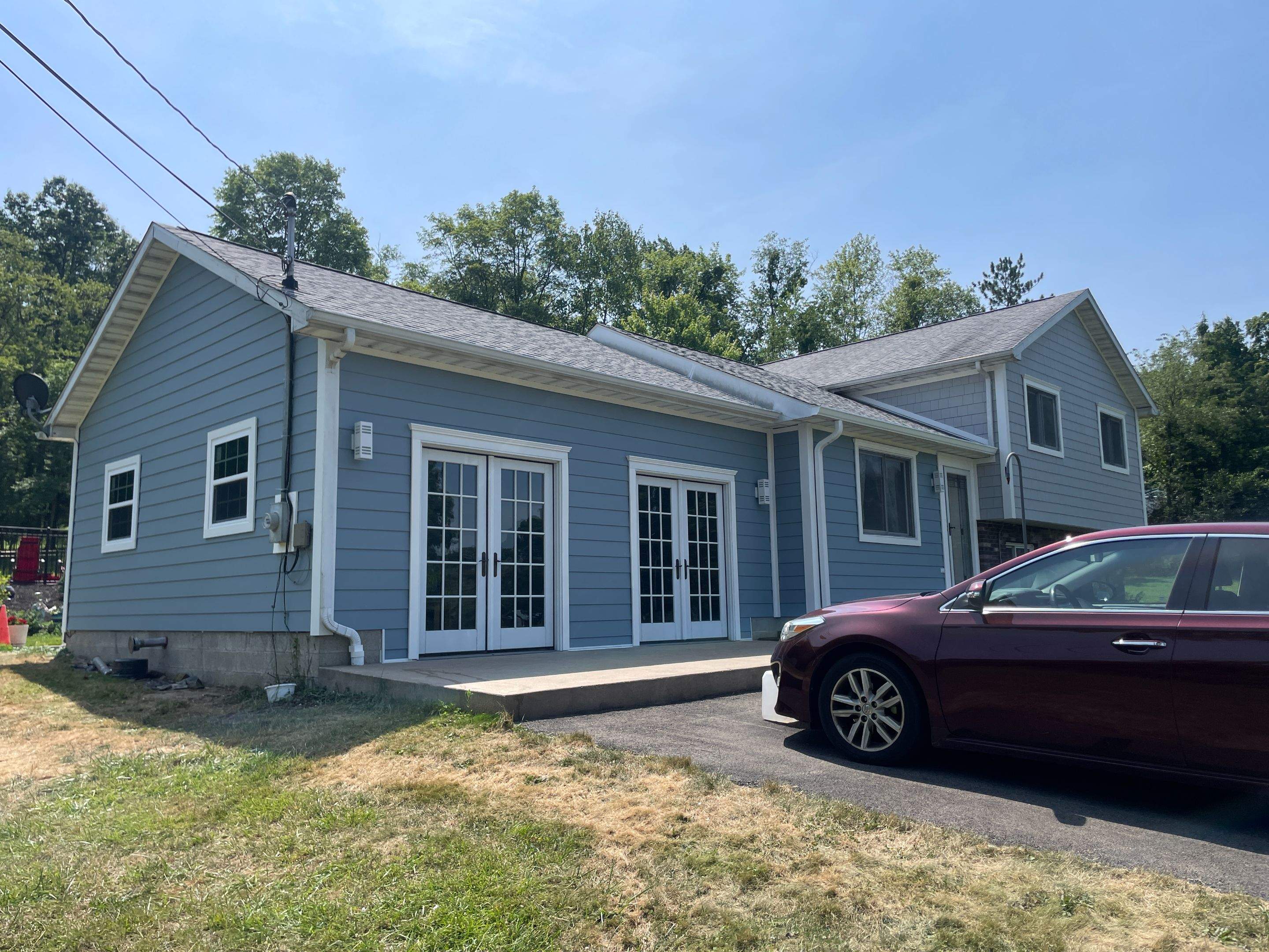 Oceana Blue Vinyl Siding in Freeport by Ideal Siding Pittsburgh