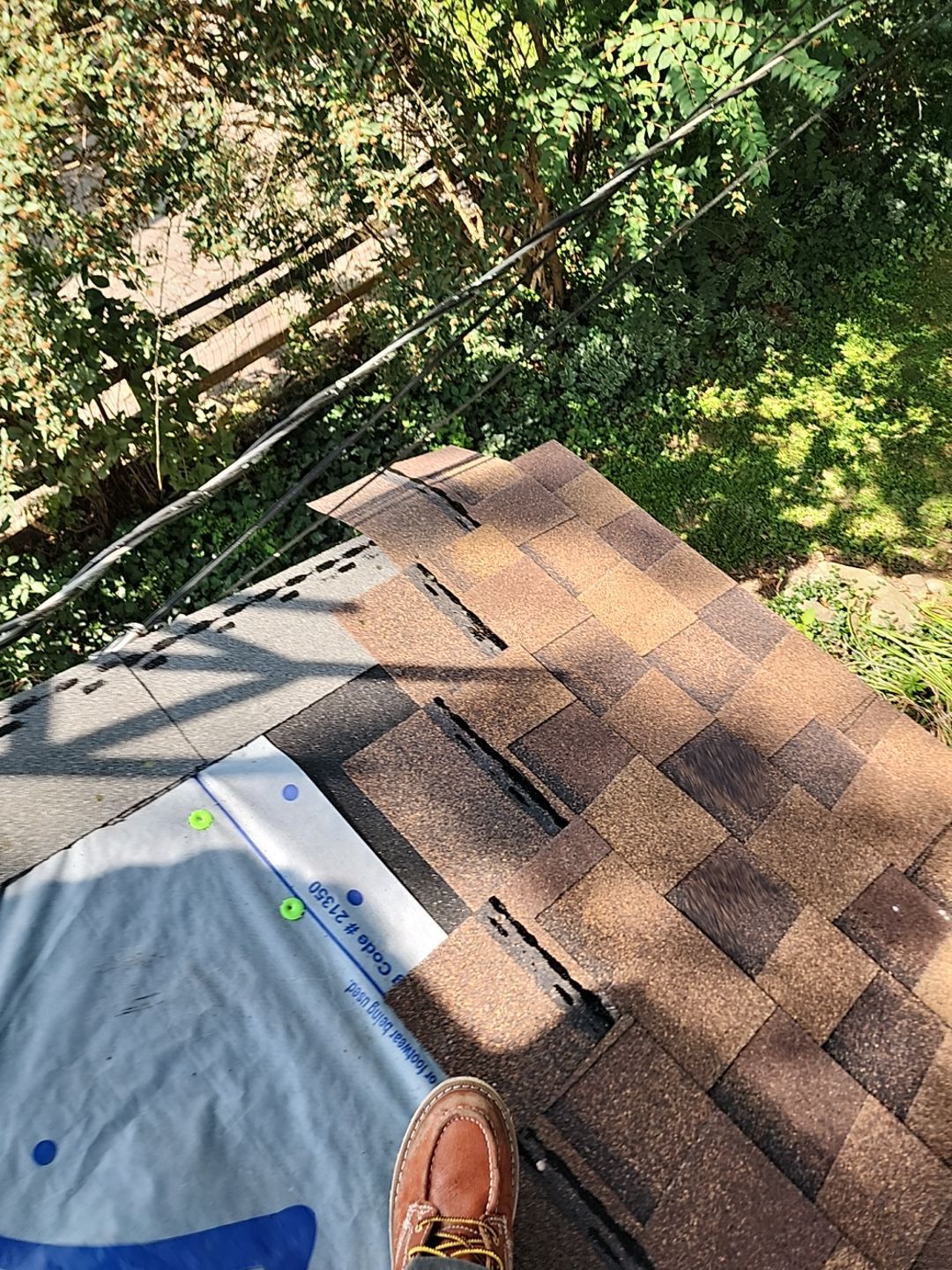 ATLAS PINNACLE COLOR: BURNT HICKORY by Eagle Eye Roofing