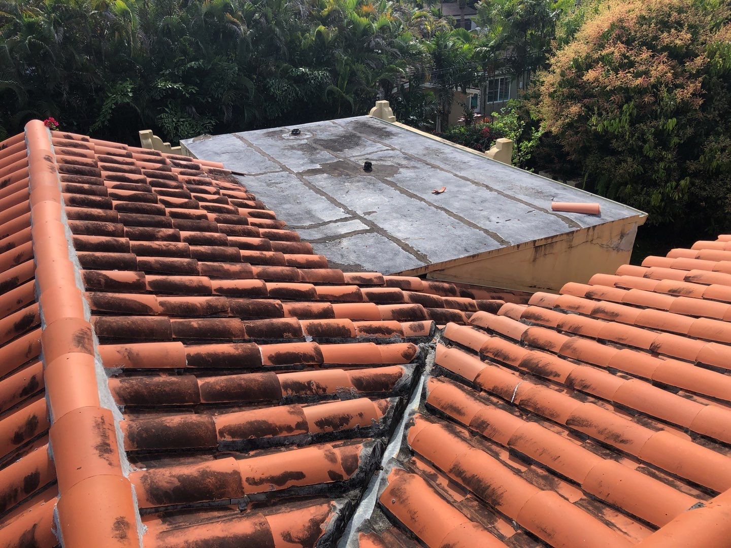 Verea Spanish S  - Fume Color by Istueta Roofing