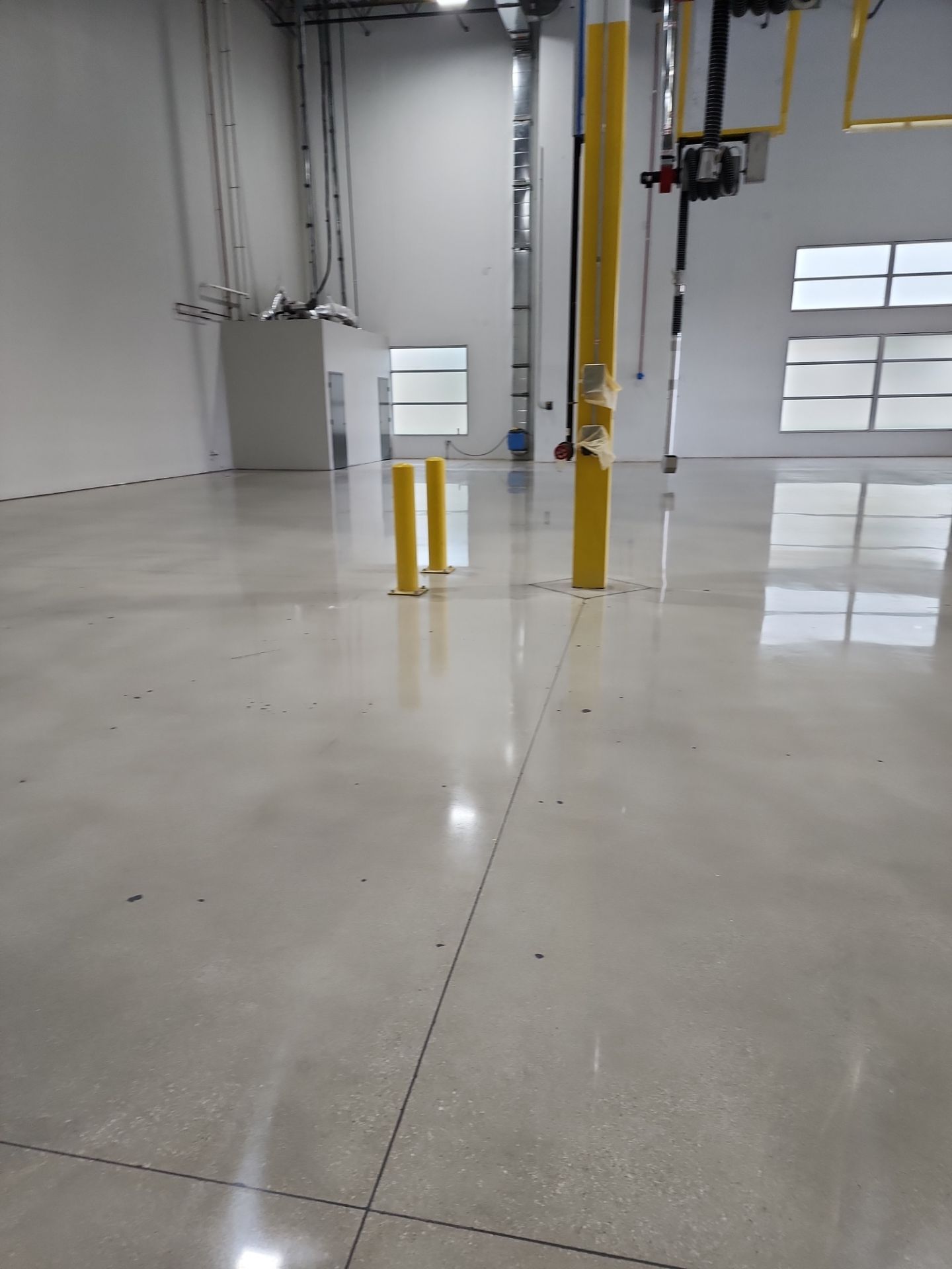 Pepsi Warehouse Concrete Polishing by Seamless Surfaces