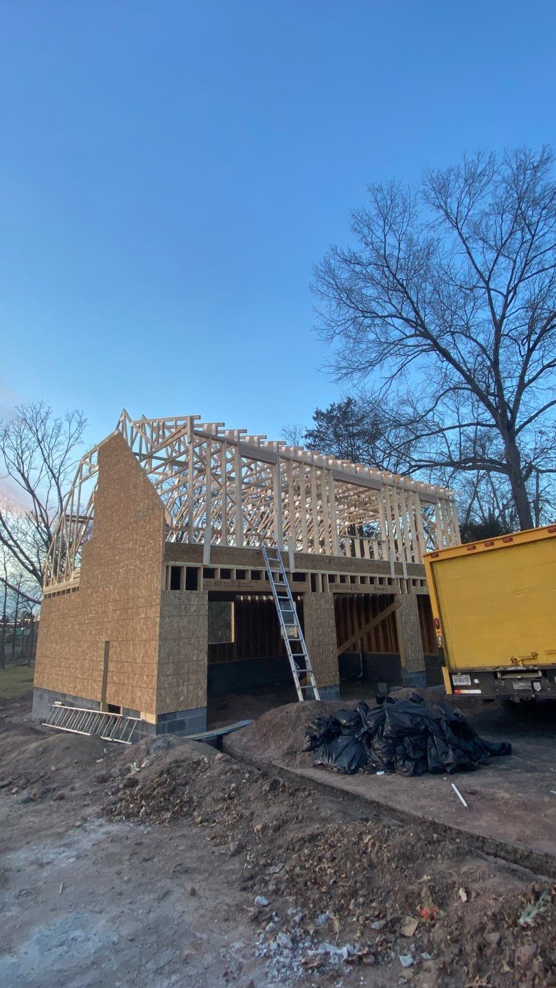 build car garage and efisienci room  using new construction by Jesus Master Handyman LLC 