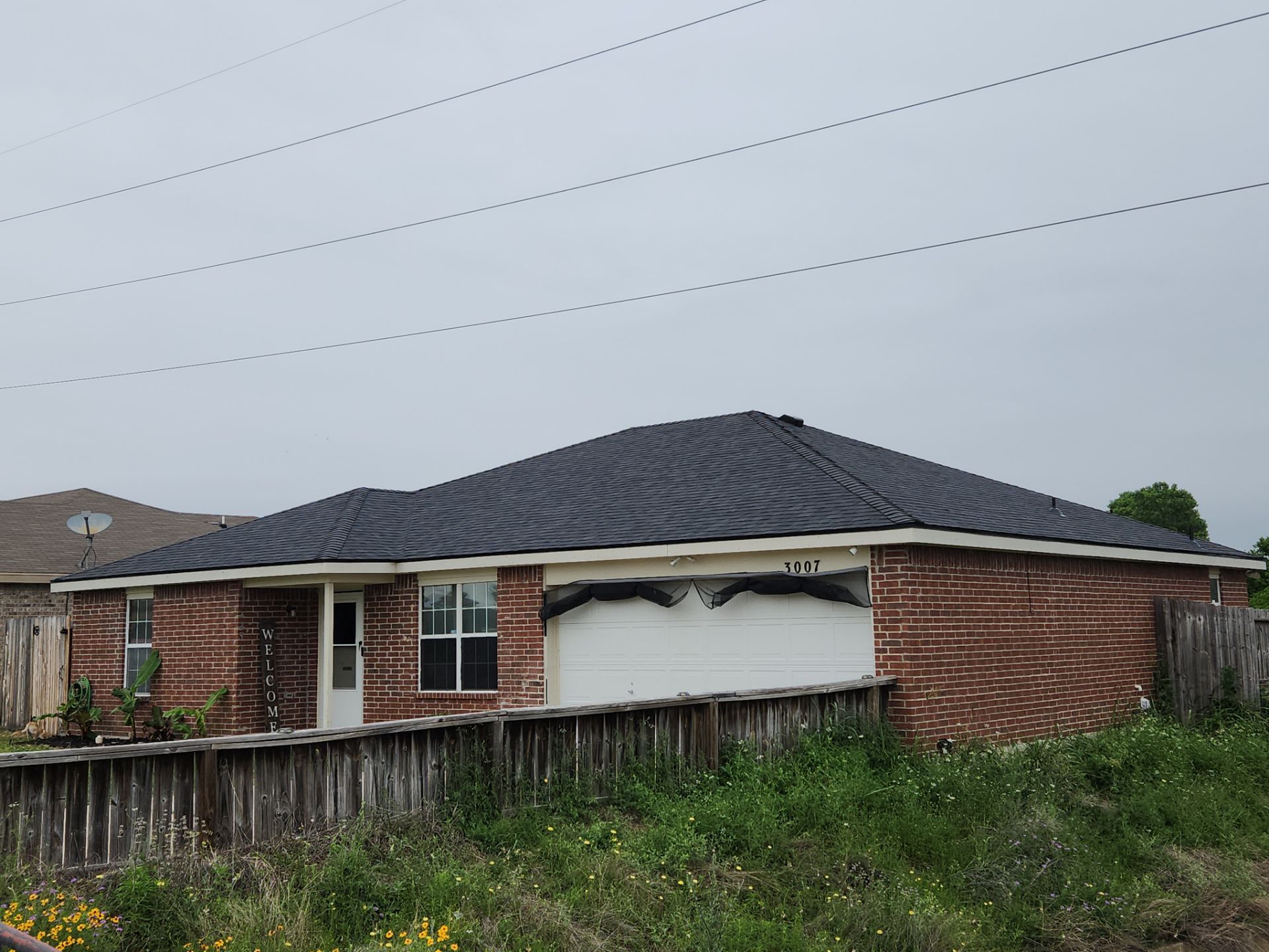 Onyx Black - Owens Corning TruDefinition Duration by RoofsOnly.com