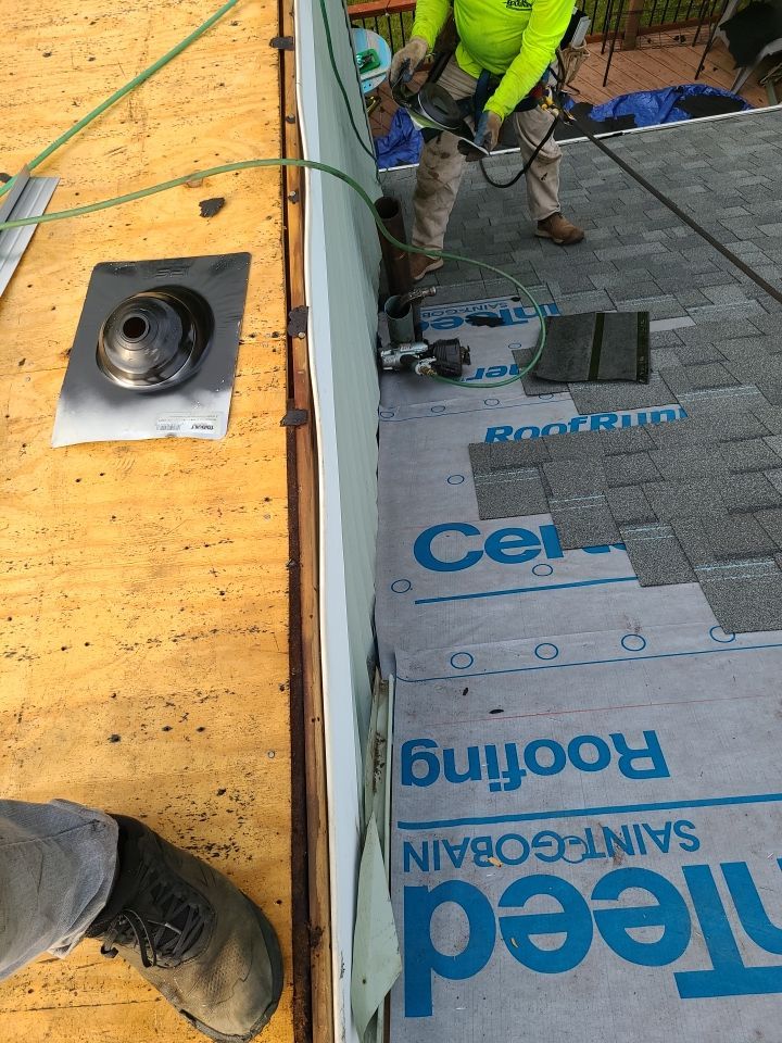 Arlington: CertainTeed Landmark Architectural Shingle in Georgetown Gray by RM Banning, Inc.