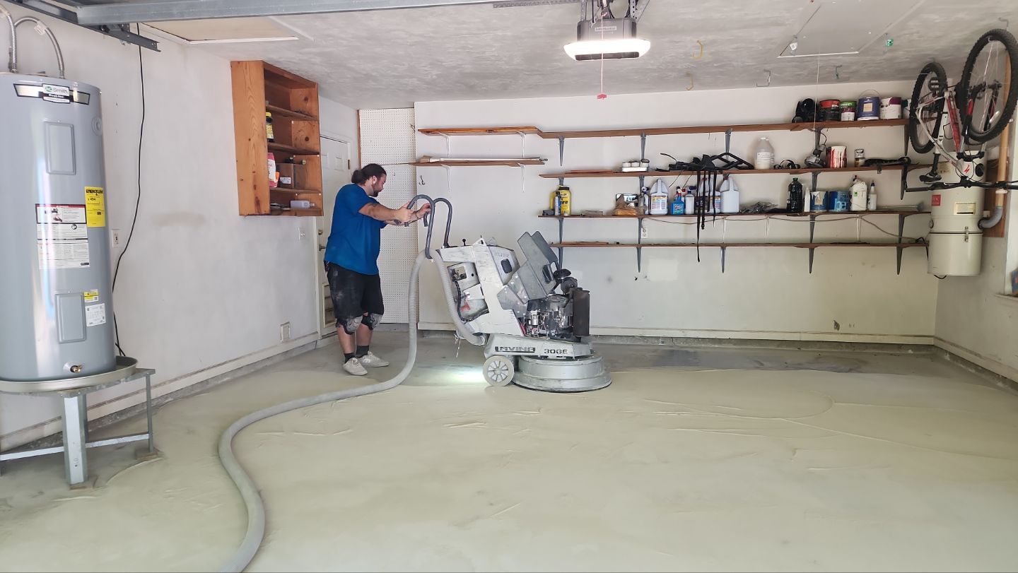 This home’s garage floor before and after is like DAY and NIGHT 🌙 by Deese Elite Concrete Coatings