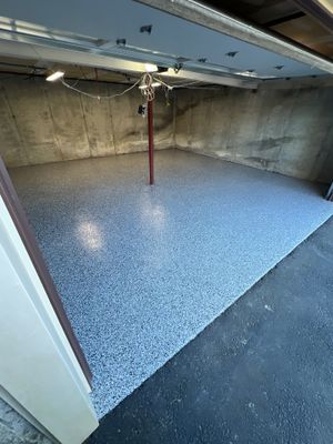 Garage in Londonderry, NH 03053