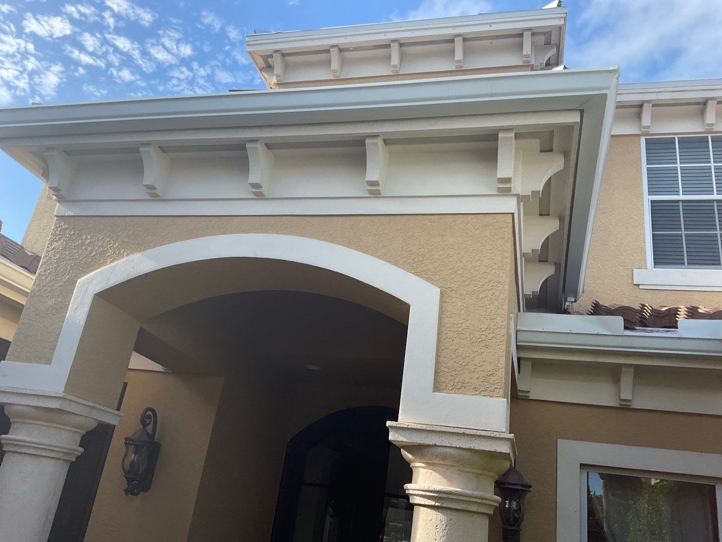 6 Inch Seamless Gutters using White Gutters and Downspouts in Fort Myers FL by Gutter Professors
