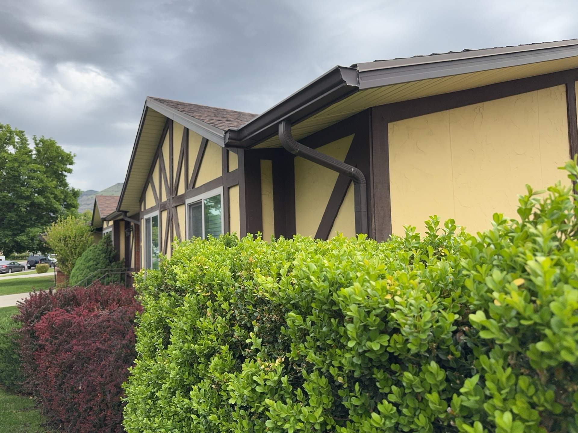 Orem | Hardie B&B and Lap Siding | Cobble Stone & Arctic White by Ideal Siding Utah