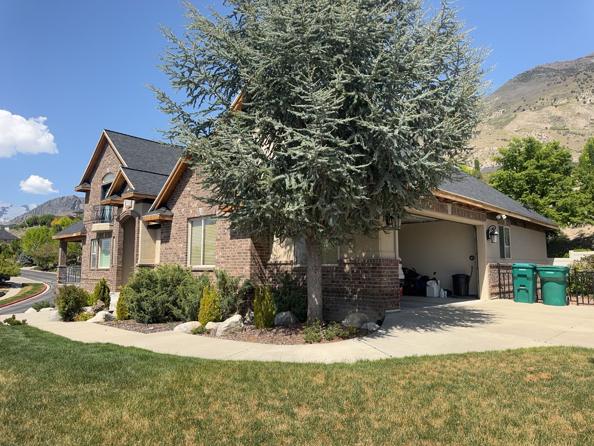 Cedar Hills | Architectural Hardie Redesign | Weaved Corners & SW Amazing Gray by Ideal Siding Utah