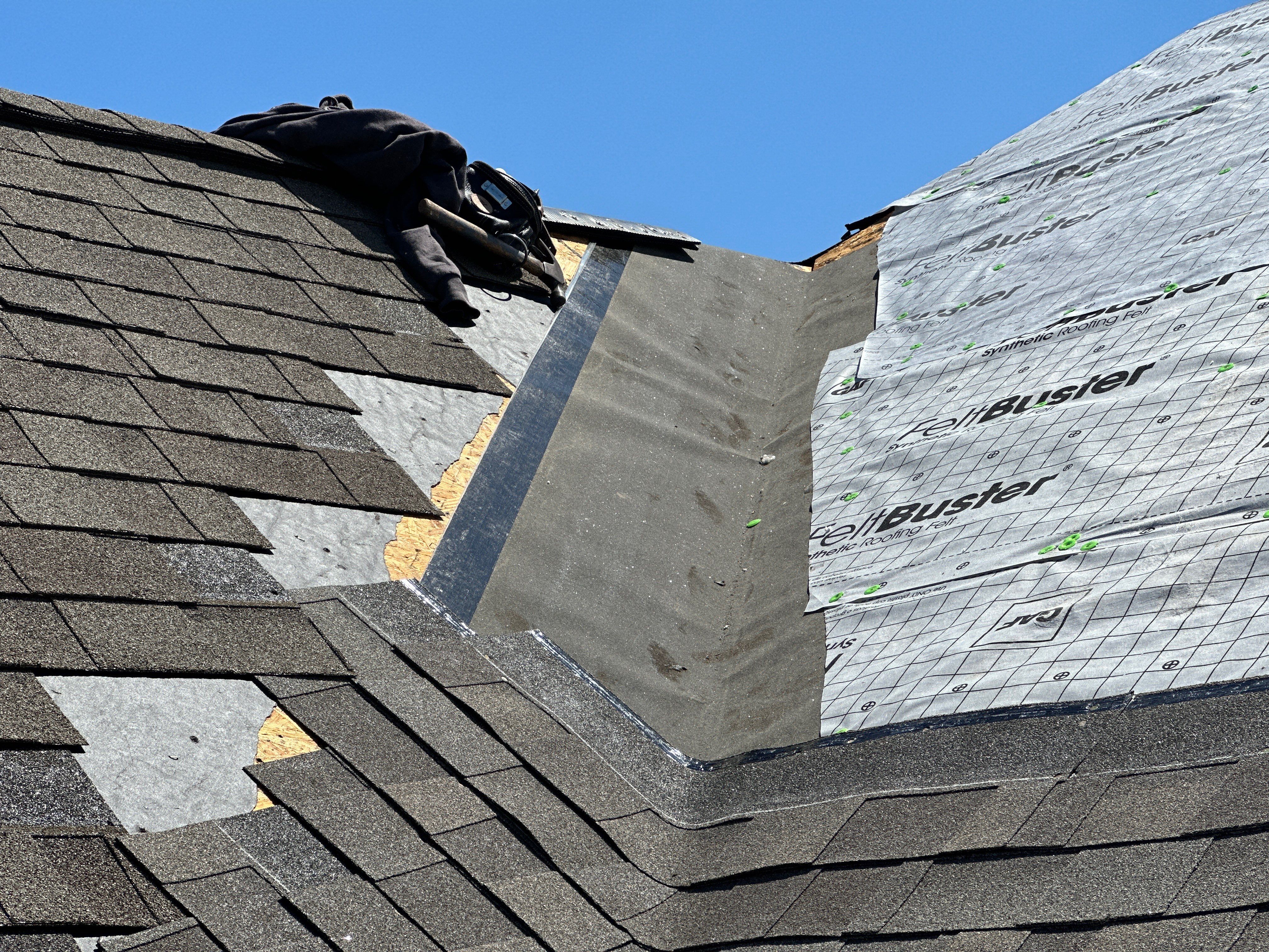Residential Roofing Installation using Owen's Corning Oakridge Architectural Shingle by Paragon Roofing