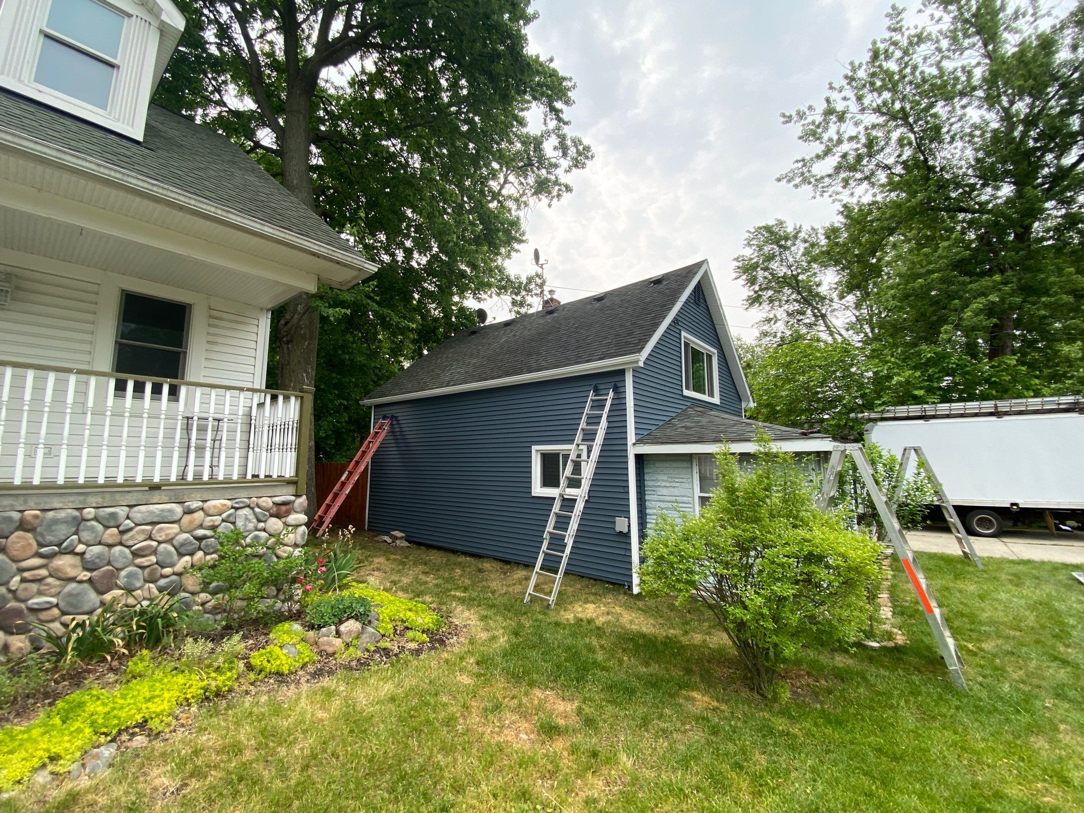 Siding Replacement using CertainTeed Restoration Classis D4 by 180 Contractors