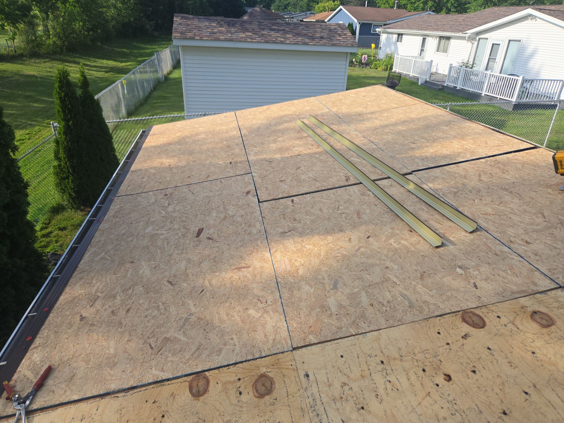 Richard S: Residential Roof Replacement and White Vinyl Siding Installation in Streetsboro by Eagle Eye Roofing