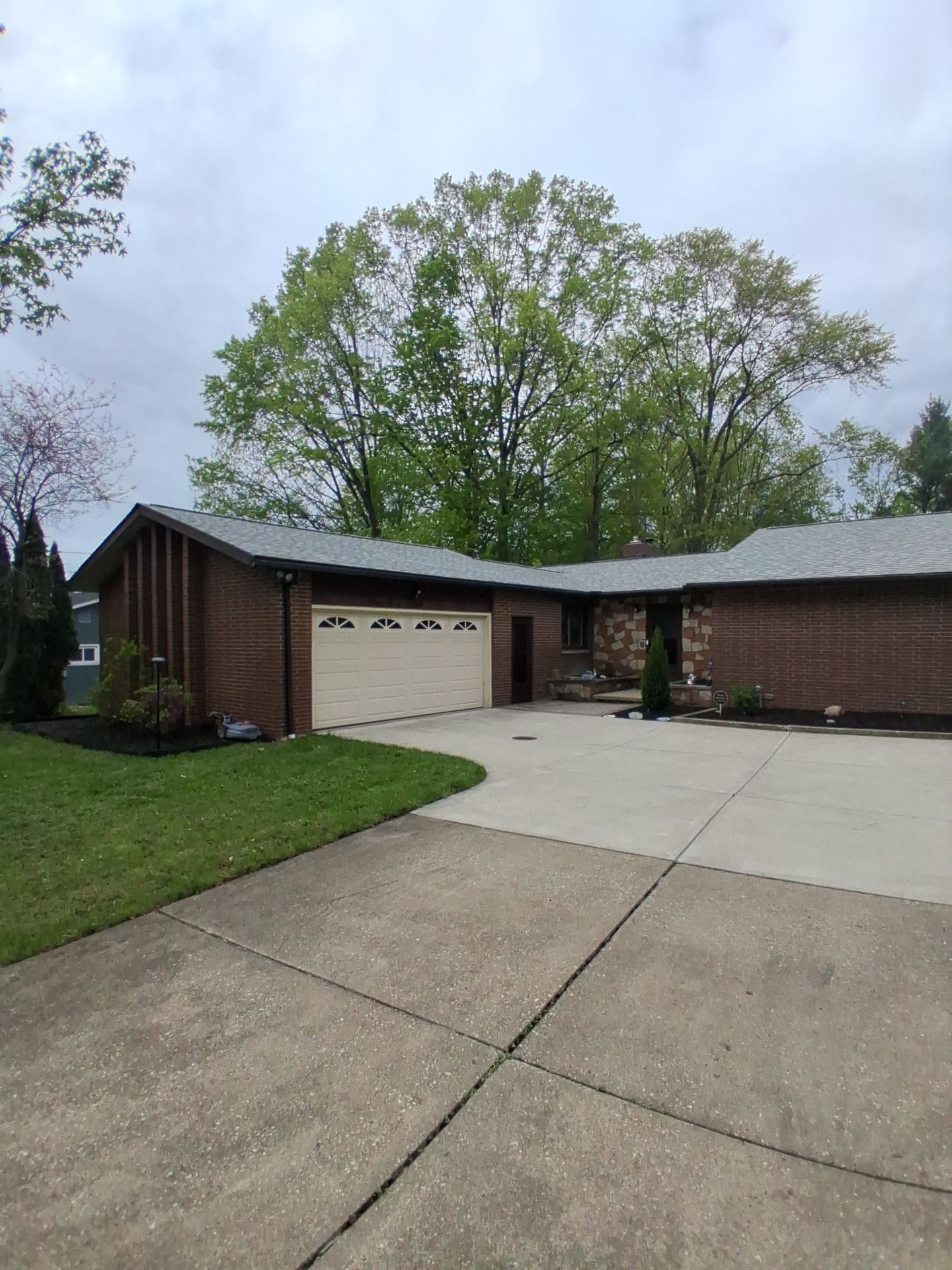 Roof and Gutter Replacement by Homestyle in Willoughby Hills by Homestyle Home Improvements (HHI)