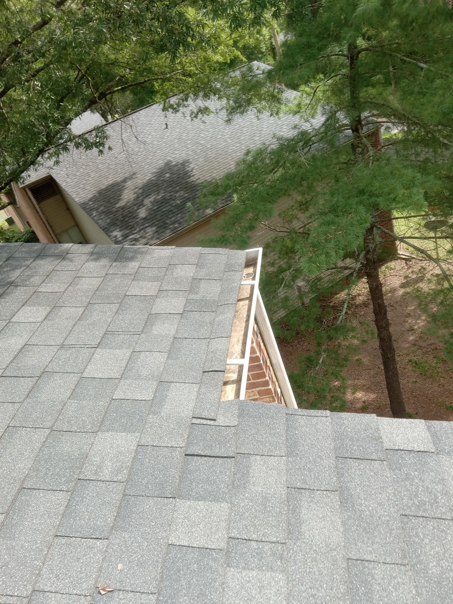 Commercial gutter cleaning Columbia, after photo with clean gutters