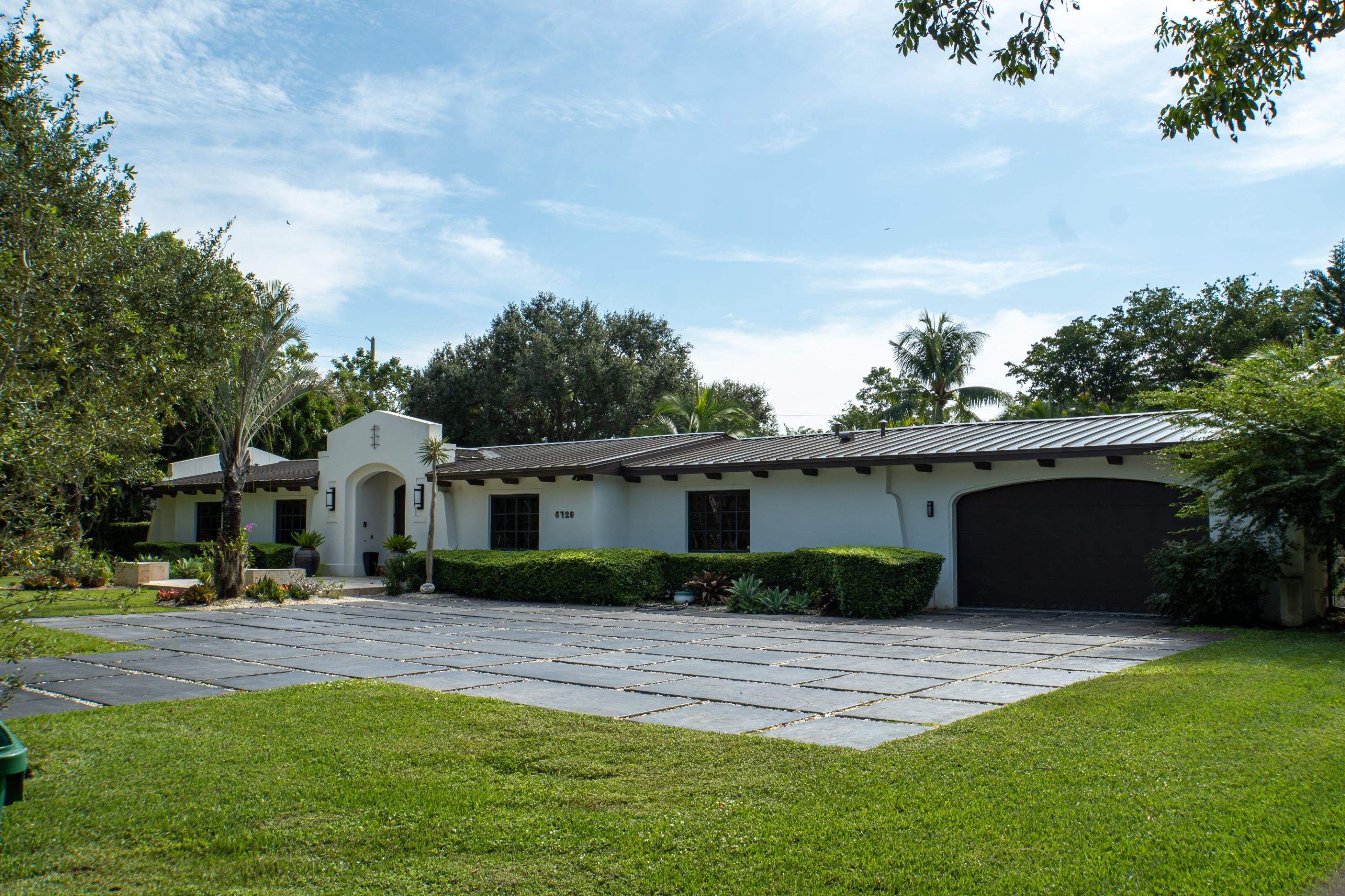 Metal Roof - Galvalume - Medium Bronze by Istueta Roofing