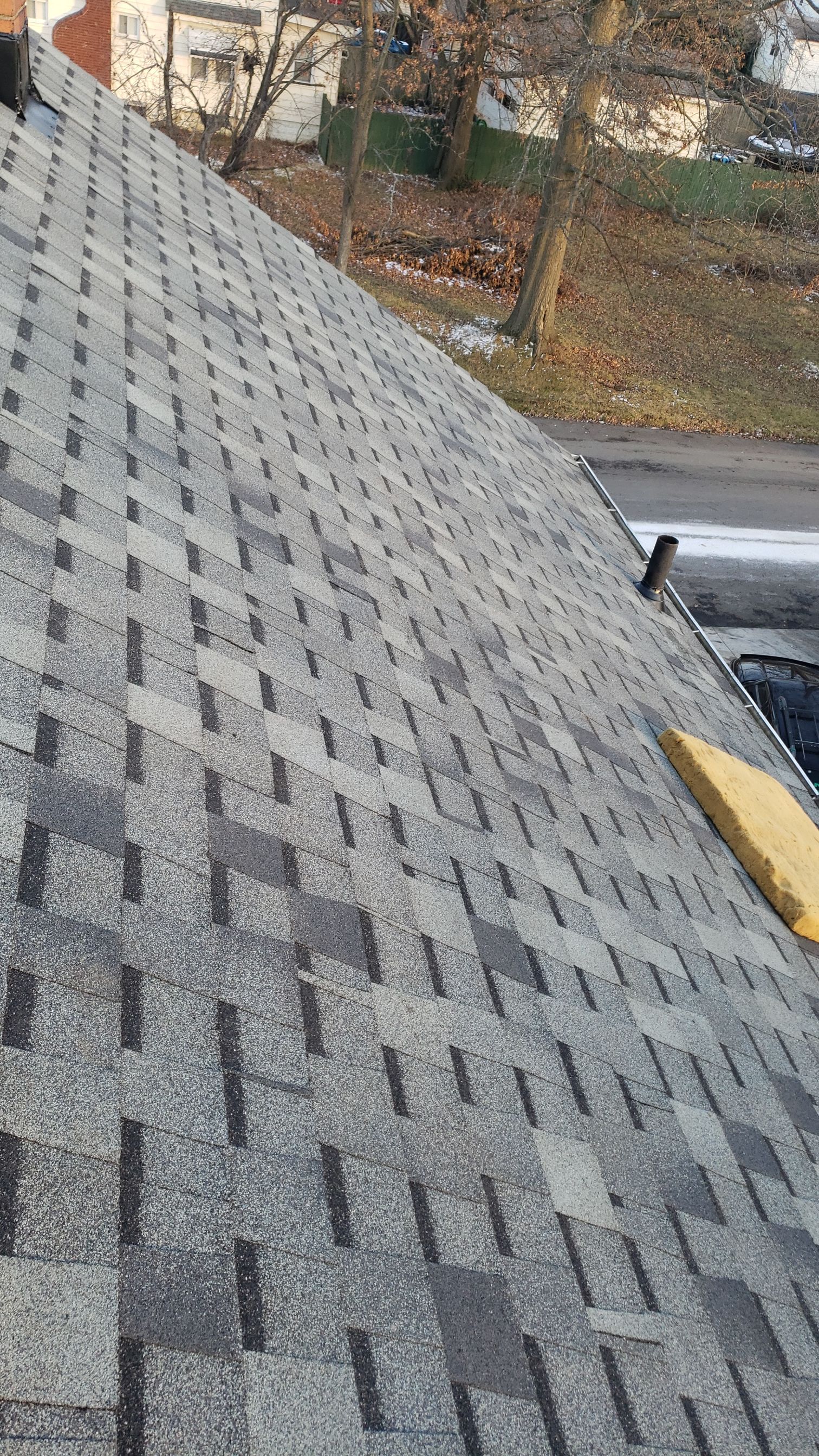 ATLAS PINNACLE COLOR: SCOTCHGARD HEARTHSTONE DRIP EDGE: WHITE by Eagle Eye Roofing