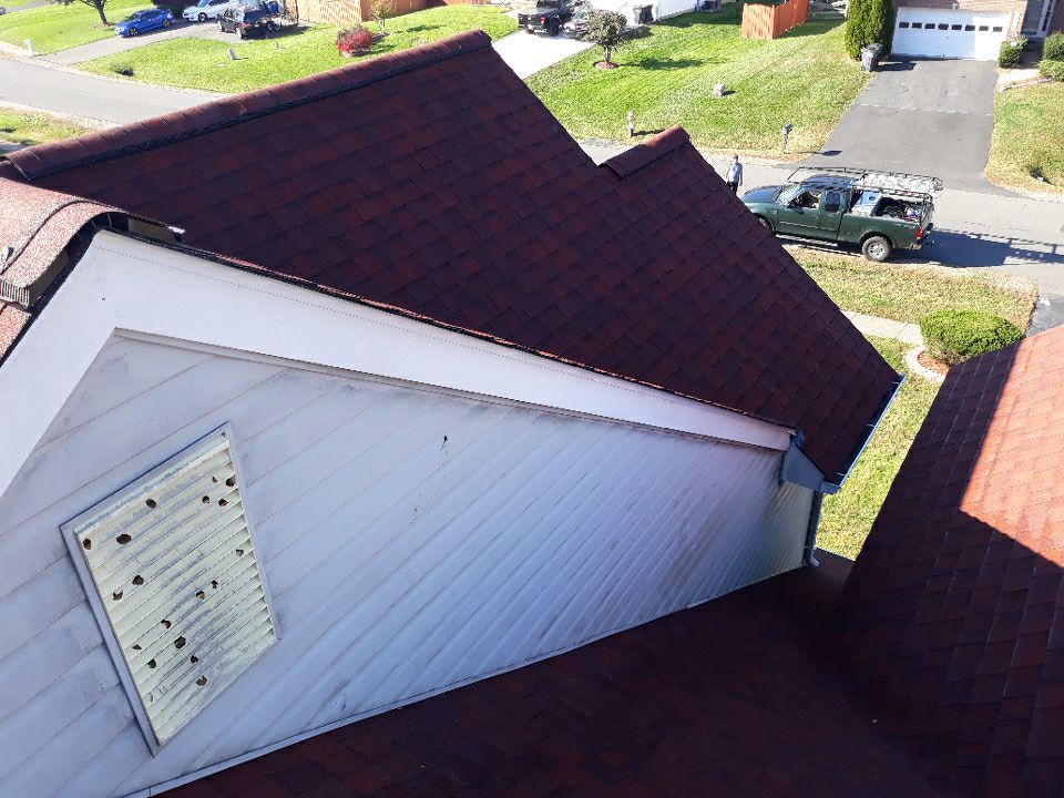 Woodbridge: CertainTeed Landmark Designer Shingles in Cottage Red by RM Banning, Inc.