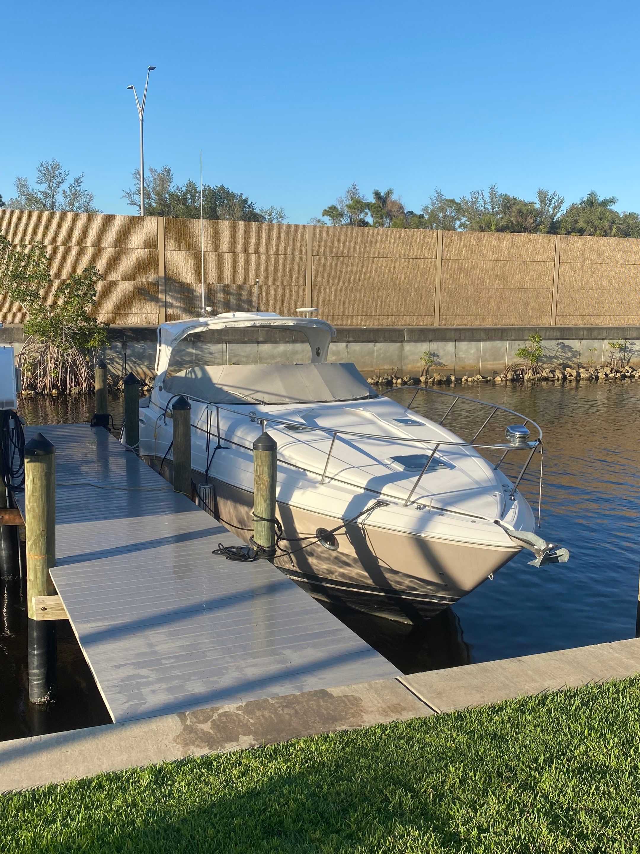 Florida Hull Cleaning - Divers | Fort Myers, Cape Coral, Naples, Venice featured photo.