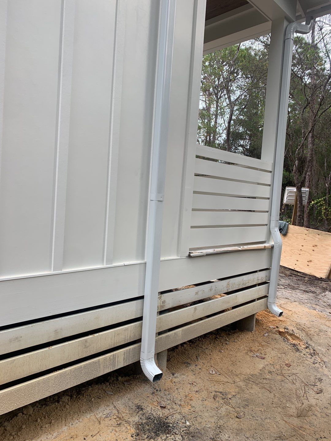6-inch White Seamless Gutters in Santa Rosa Beach, FL by Gutter Professors