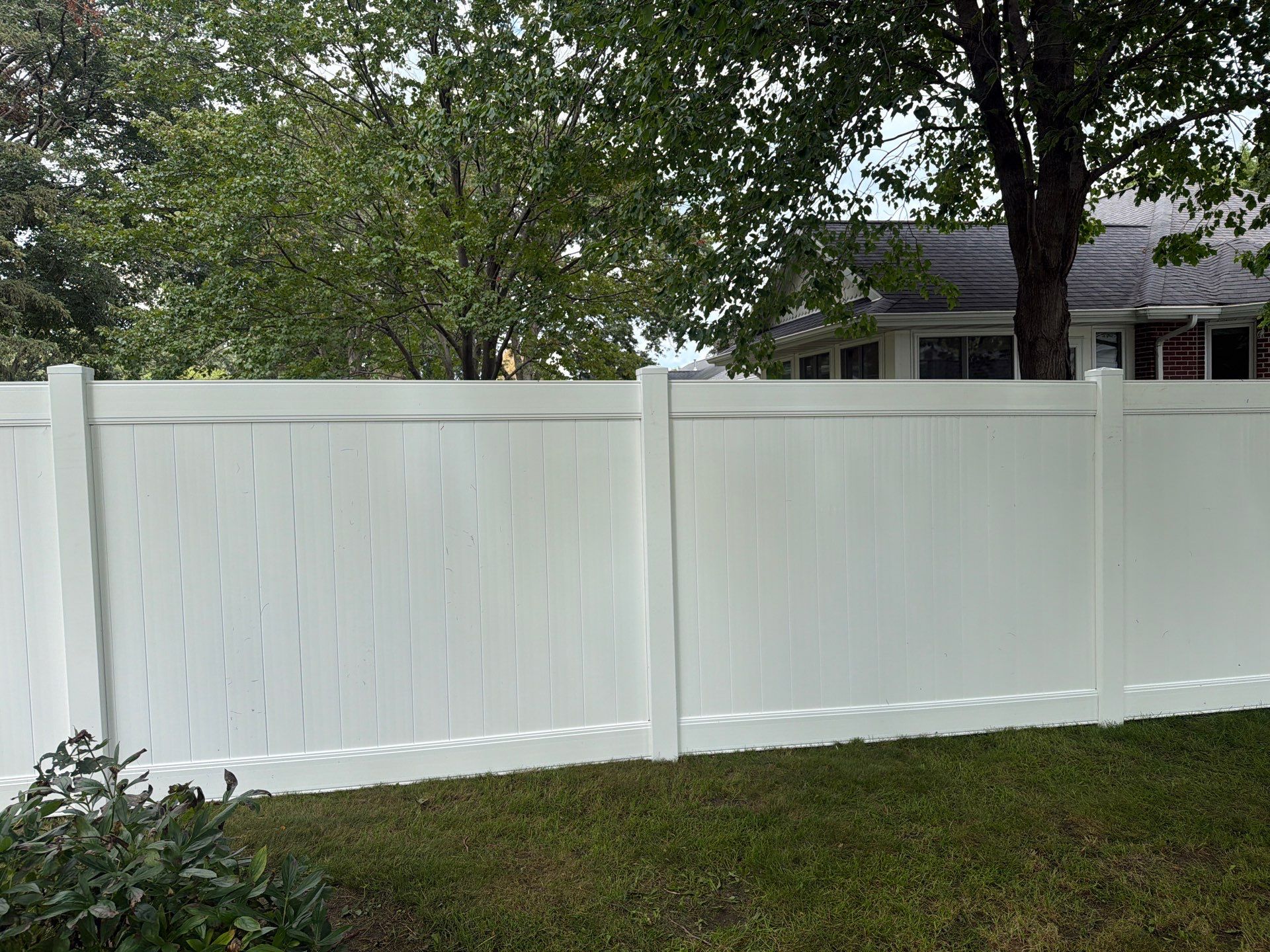 Residential White Vinyl Privacy and Black Chain Link Fencing in Jesup by Perfect Picket Fence and Stain