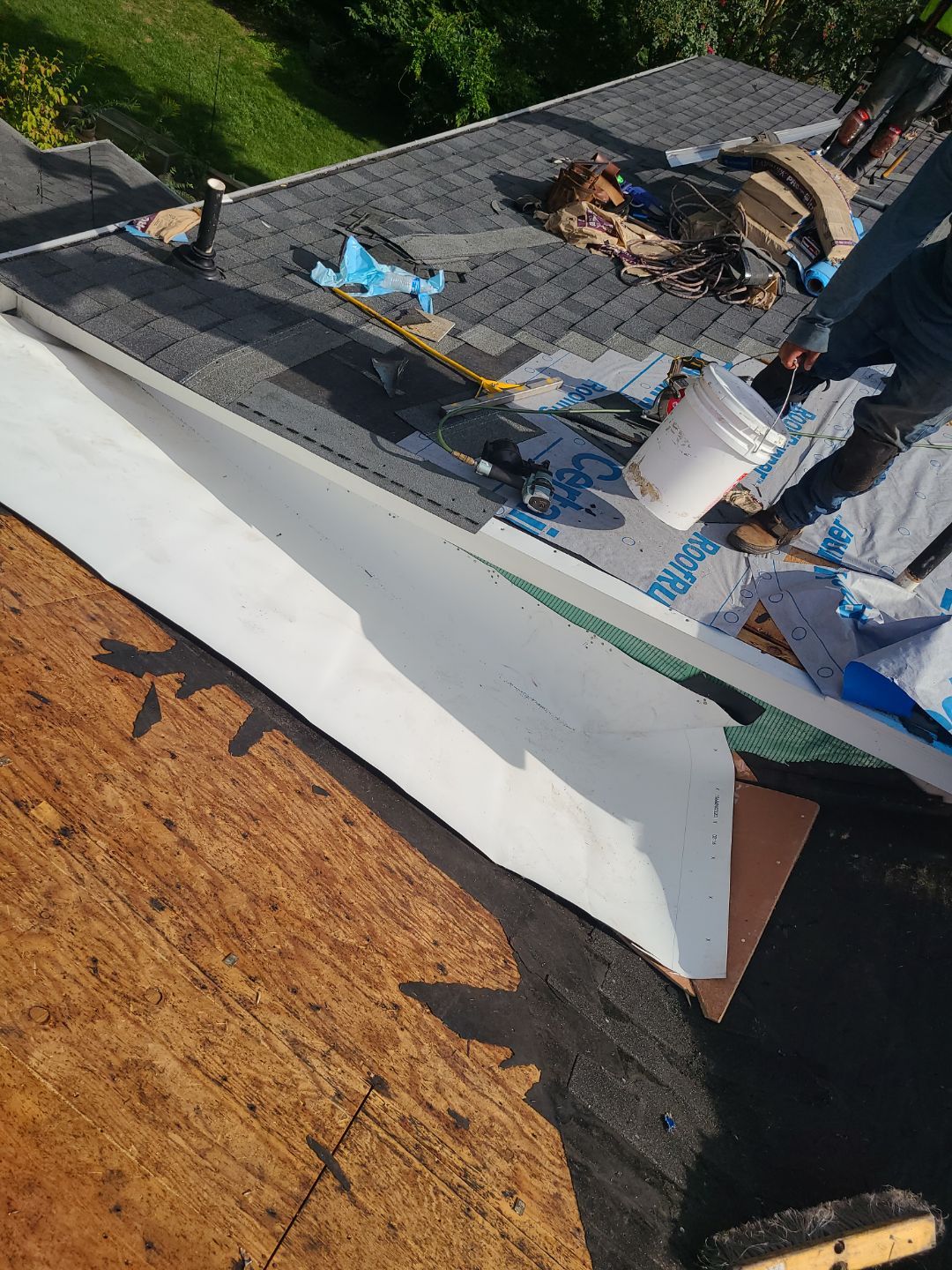 Falls Church: Roof Replacement with CertainTeed Landmark Pro in Max Def Pewterwood by RM Banning, Inc.