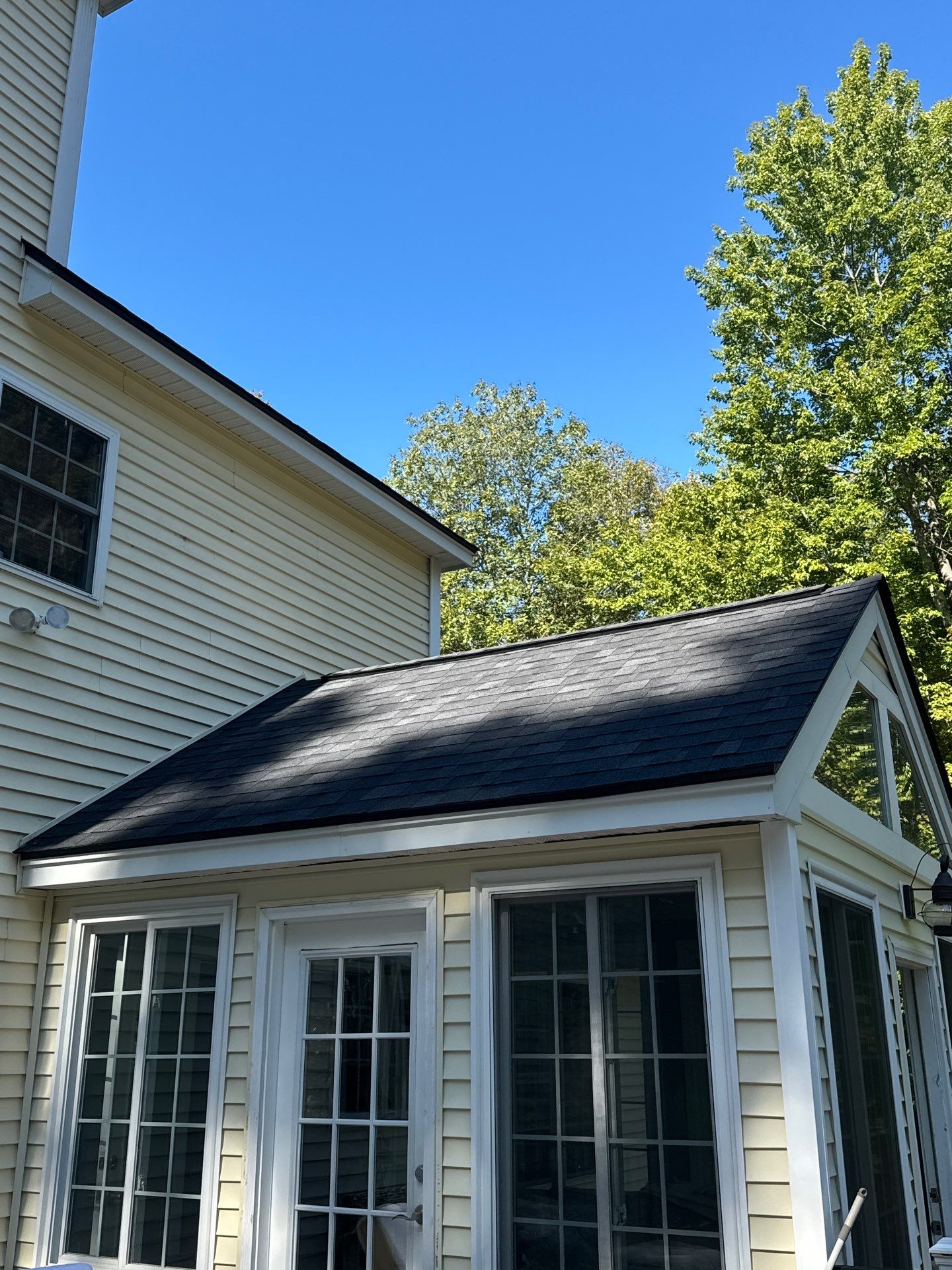 Roof Replacement in Brentwood, NH – Owens Corning Duration in Onyx Black by Compass exteriors