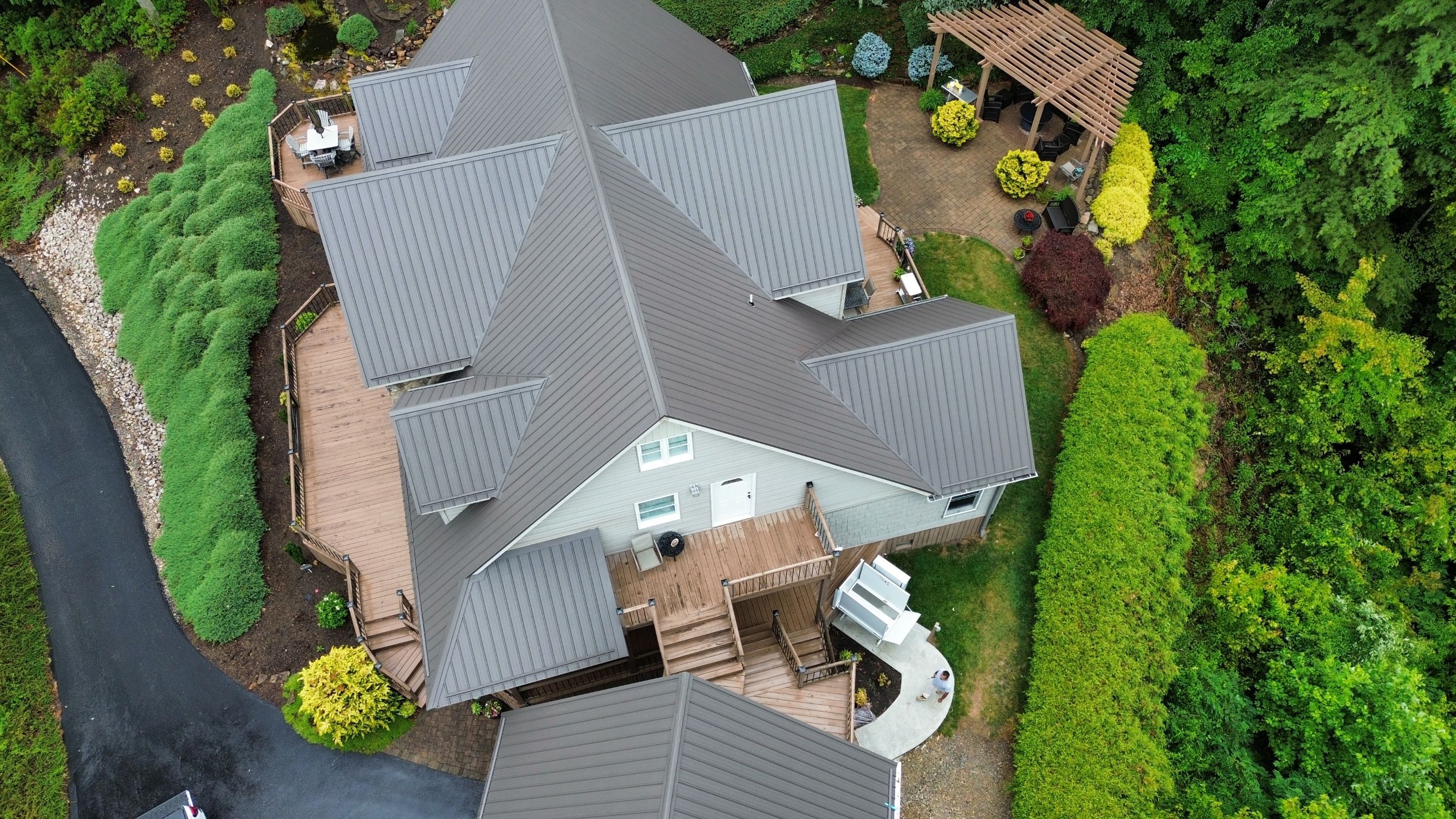James Residence by Omnia Roofing