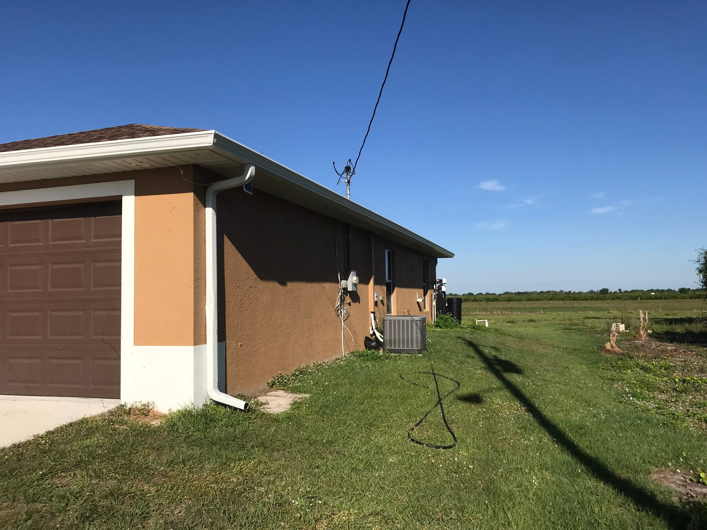 6 Inch Seamless Gutters using White Seamless Gutters in Cape Coral FL by Gutter Professors
